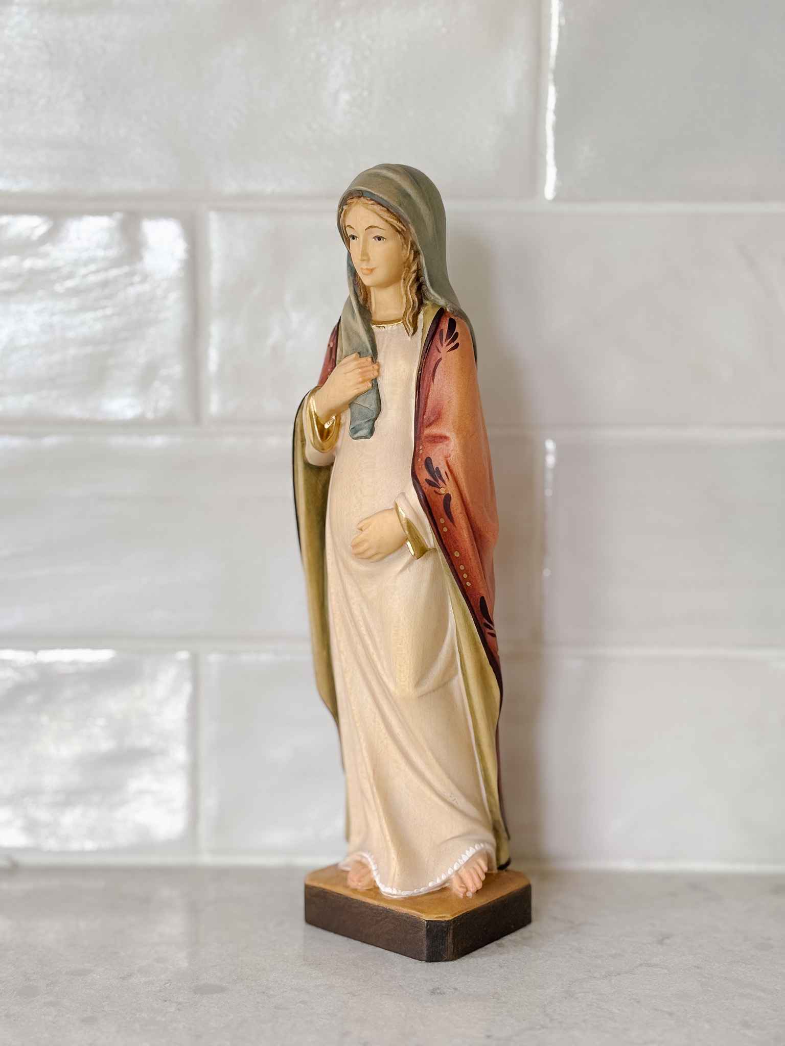 Mary Tabernacle of Love Statue - Religious Home Decor, Catholic Gifts for Women, Christian Statue for Prayer Altar & Meditation - Perfect for Church, Home Chapel, or Spiritual Retreat