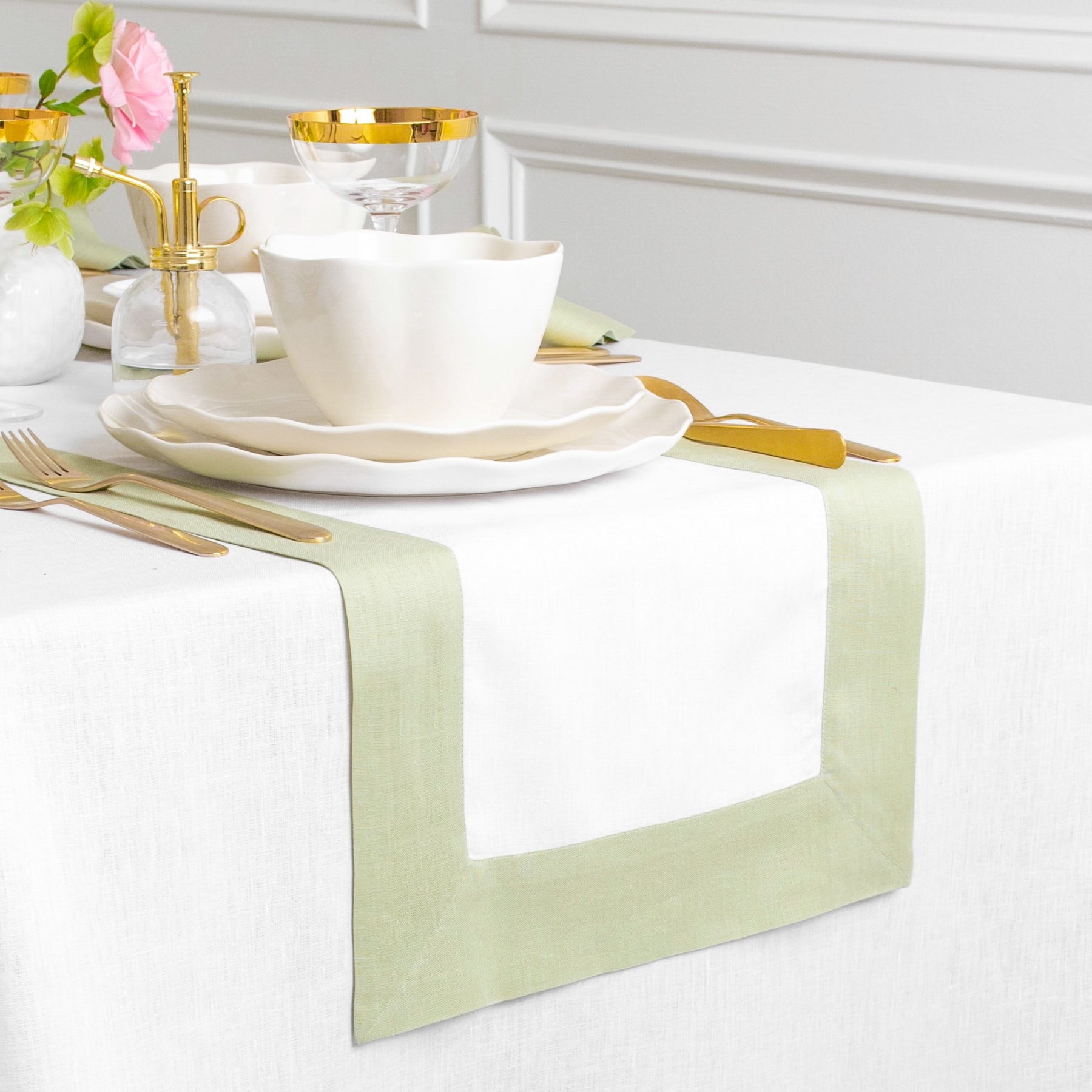 Stylish Contempo Table Runner for Dining & Decor - Perfect for Holidays, Weddings & Home Decor