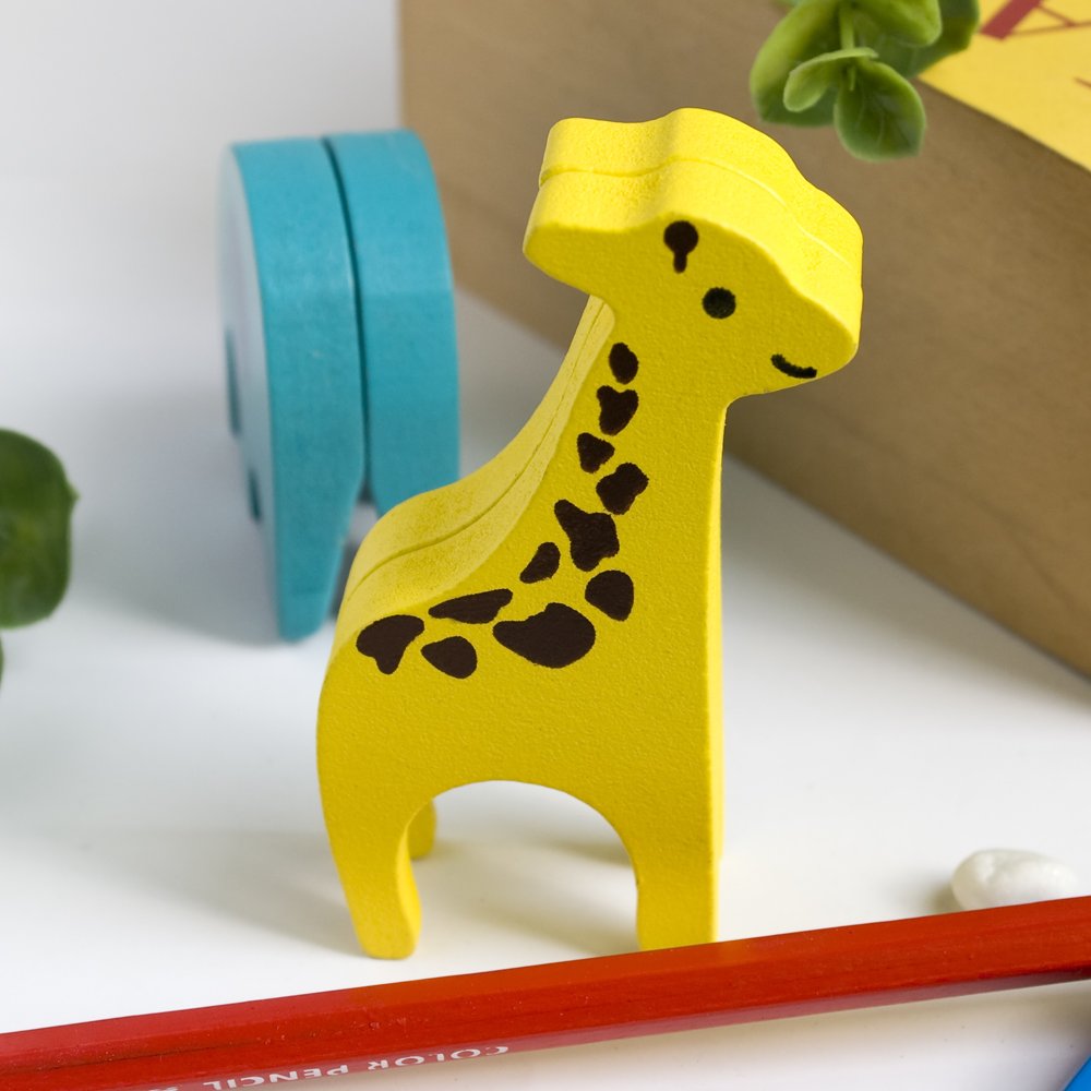 Blancho Wooden Animal Clips - Giraffe & Elephant Card Holder, Wooden Clamps for Photos, Notes, and Decor | Perfect for Home Office, Bulletin Boards, and Gift Wrapping