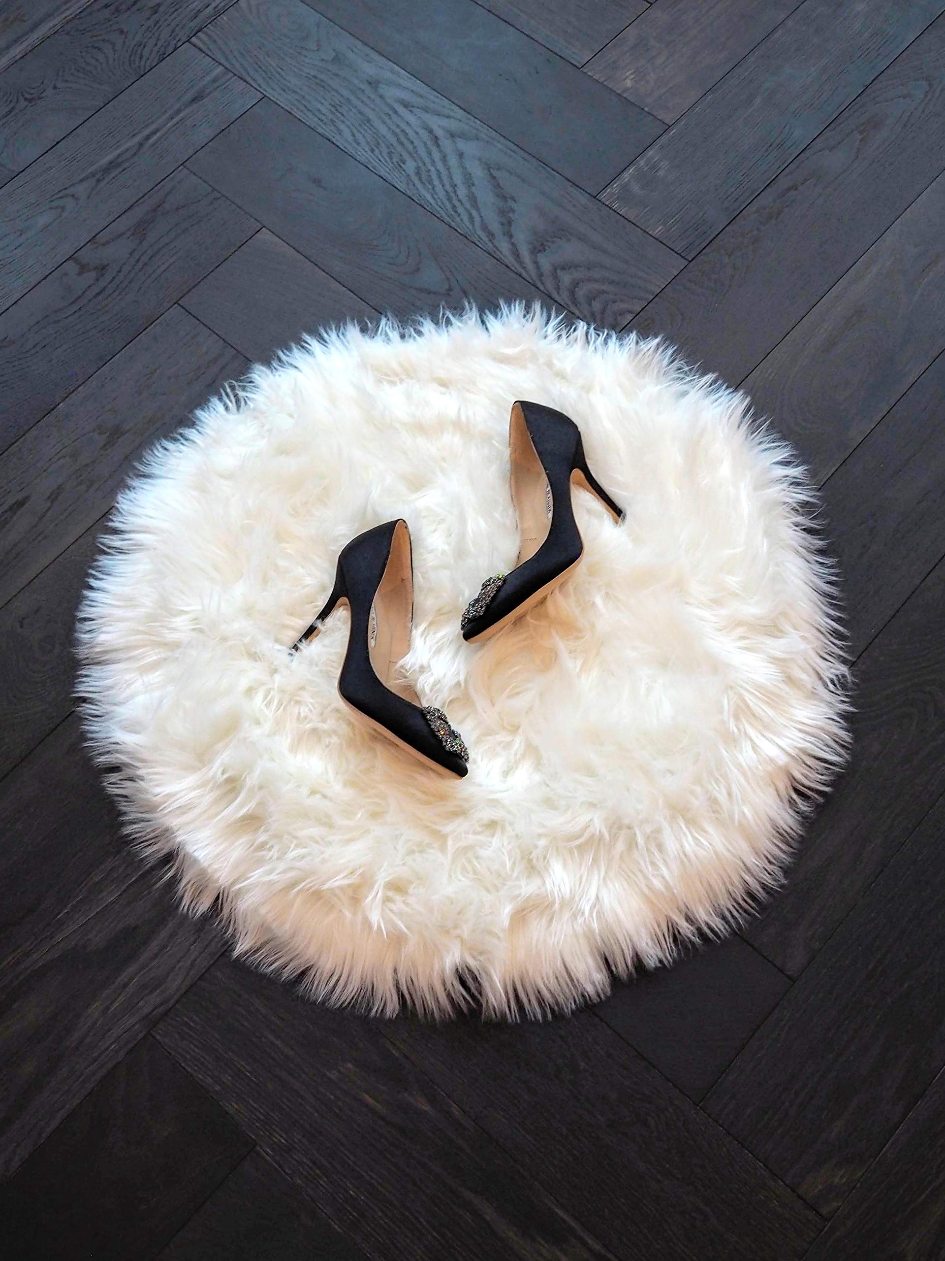 Premium Faux Fur Rug - Soft Imitation Sheepskin Carpet for Bedroom, Living Room, Bathroom - Washable & Durable Round Floor Mat (2 Feet) - Perfect for Cozy Home Decor, Pet Bed & Nursery Room