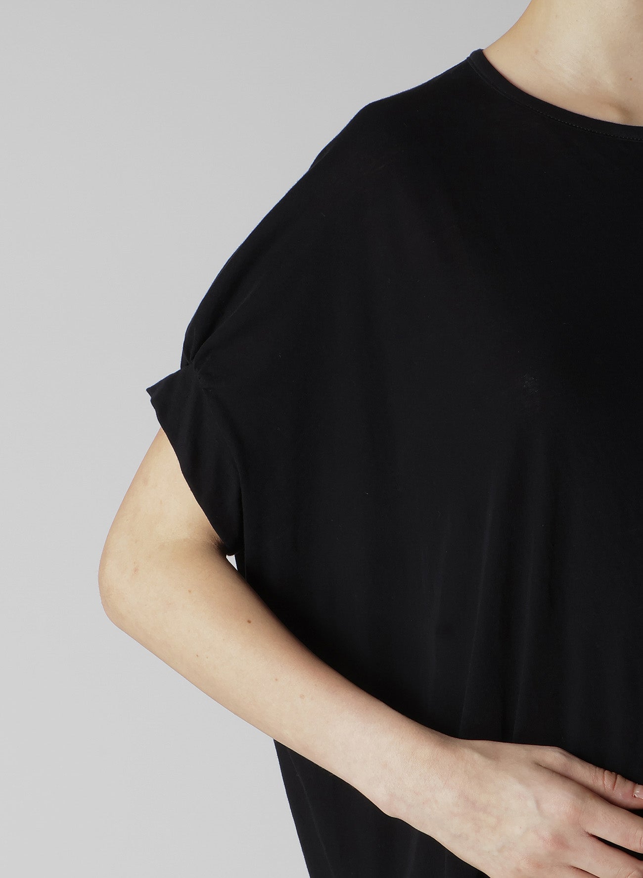 Premium Cotton Jersey Hem Fitted T-Shirt for Women - Soft Breathable Everyday Basic Tee - Perfect for Casual Wear, Layering & Gym Outfits