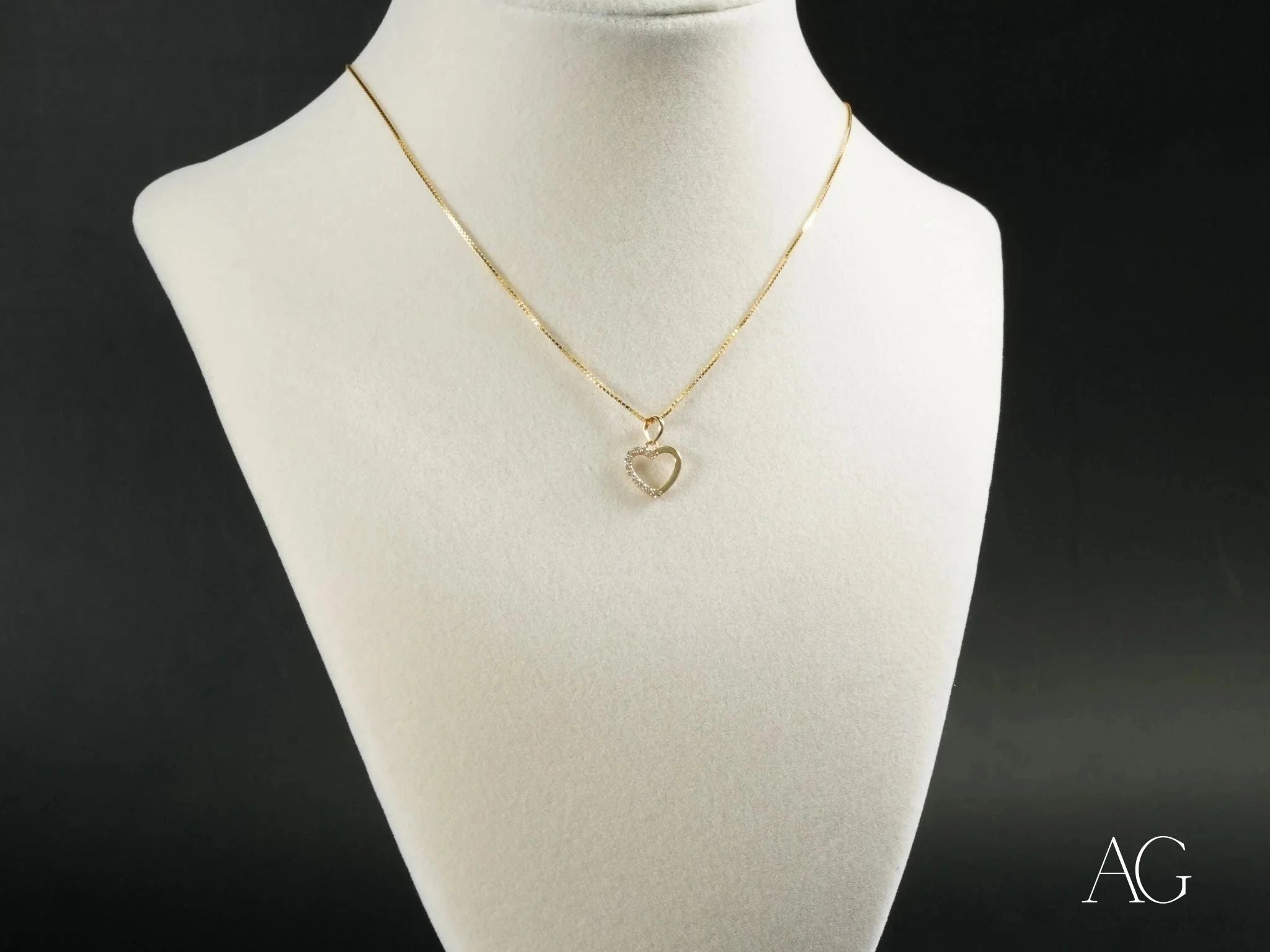 Golden Love Heart Pendant Necklace - 18K Gold Plated Romantic Jewelry Gift for Women - Perfect for Valentine's Day, Anniversary & Special Occasions