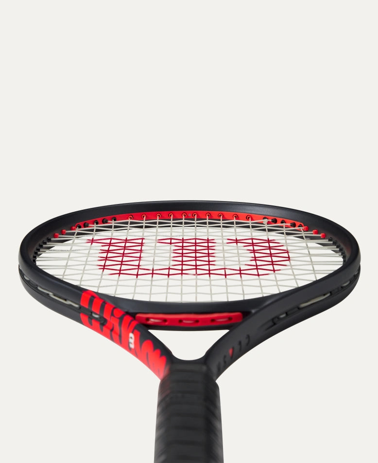 Wilson Clash 100 v3 Tennis Racket - Lightweight Carbon Fiber Tennis Racket for Men & Women | Perfect for Beginners & Intermediate Players | Ideal for Court Play & Training Sessions