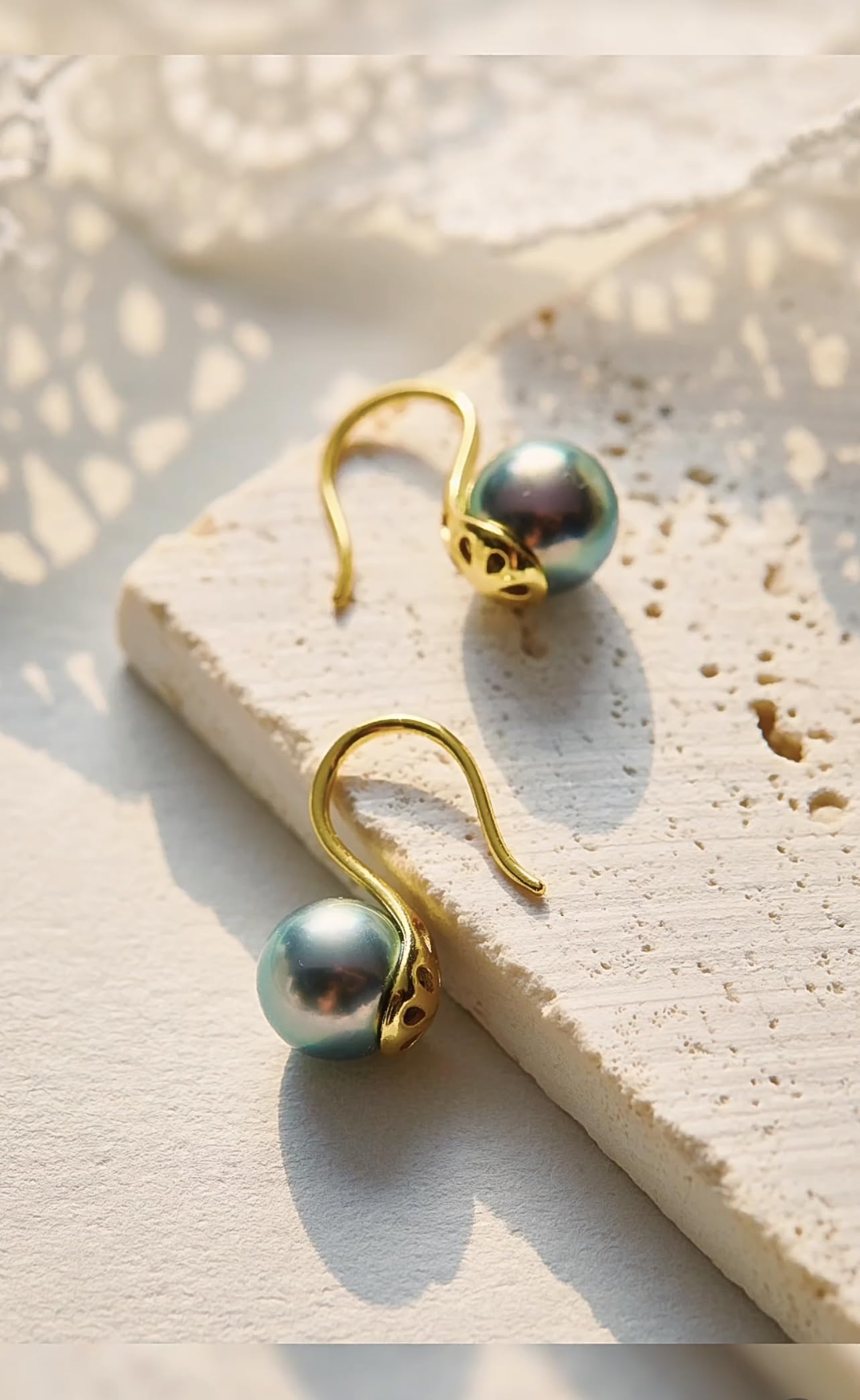 Minimalist Classic Tahitian Black Pearl Earrings 8.5-9mm, 18K Yellow Gold Plated Sterling Silver - Elegant Jewelry Gifts for Women, Perfect for Weddings, Parties & Everyday Wear (Yellow Gold)