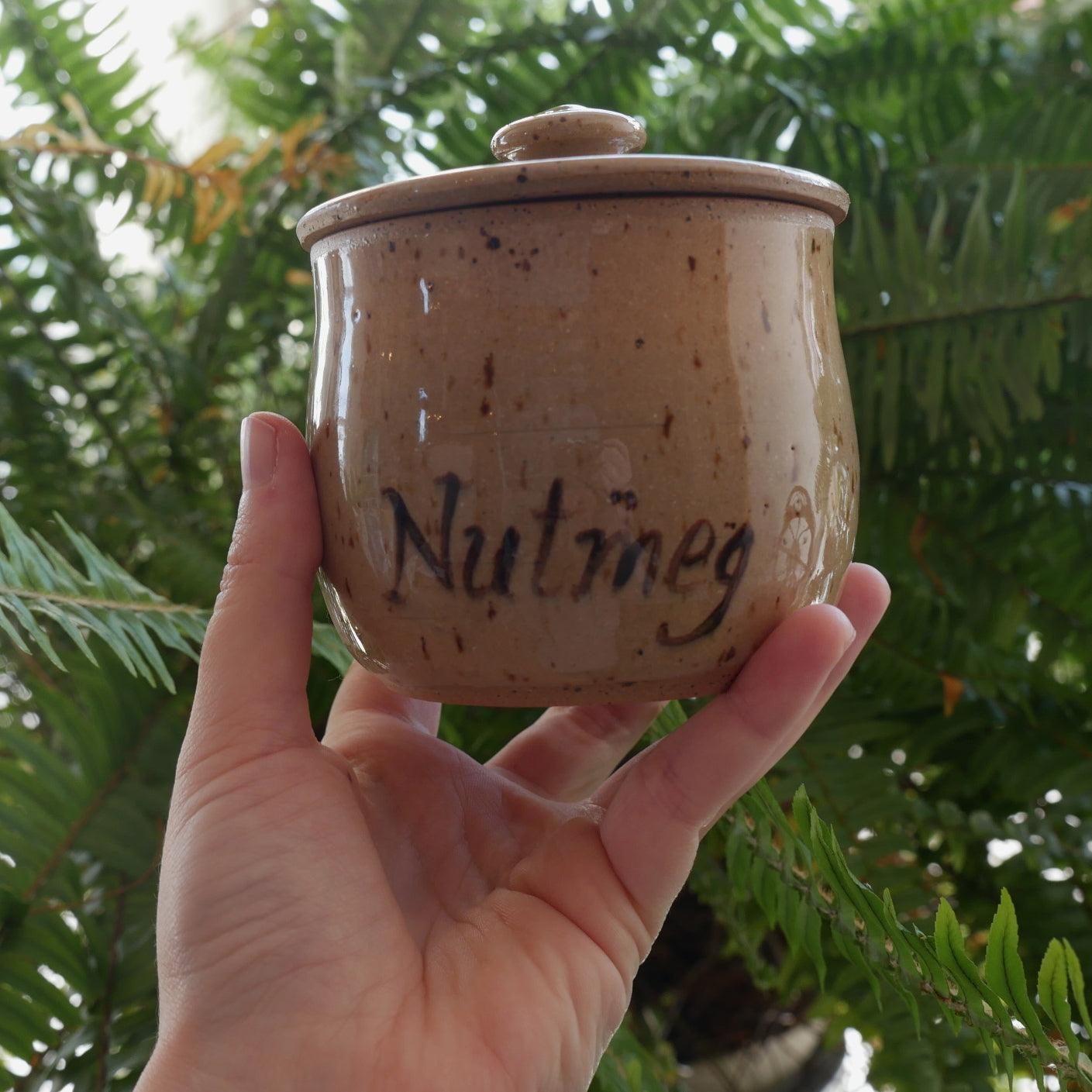 Premium Nutmeg Grinder - Freshly Ground Nutmeg Spice for Baking, Cooking & Coffee - Perfect for Pumpkin Pie, Lattes & Holiday Recipes