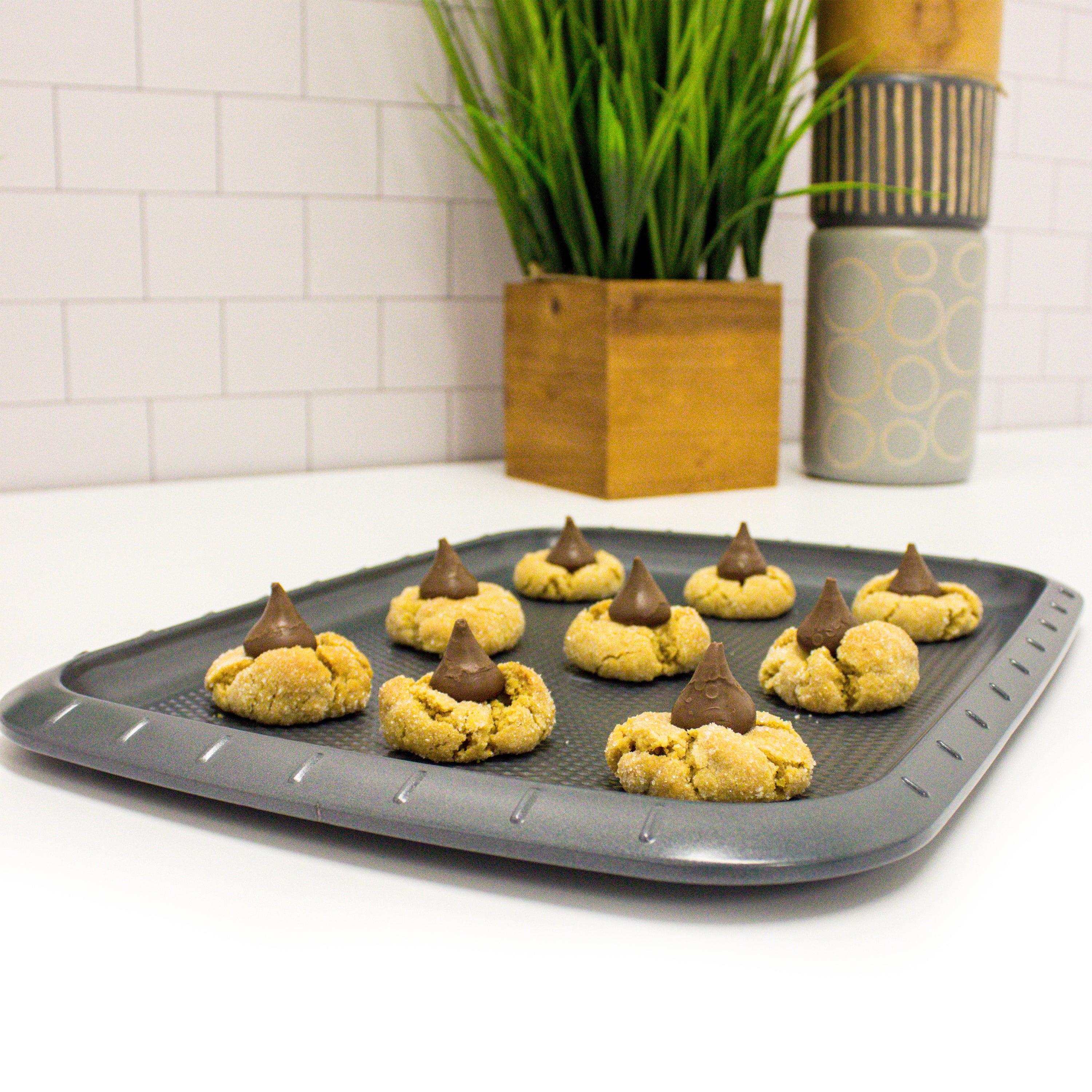 BergHOFF GEM Non-Stick 3-Piece Bakeware Set - Small Cookie Sheet, Cupcake Pan & Pie Pan for Baking Cookies, Muffins & Pies | Perfect for Home Baking & Holiday Cooking