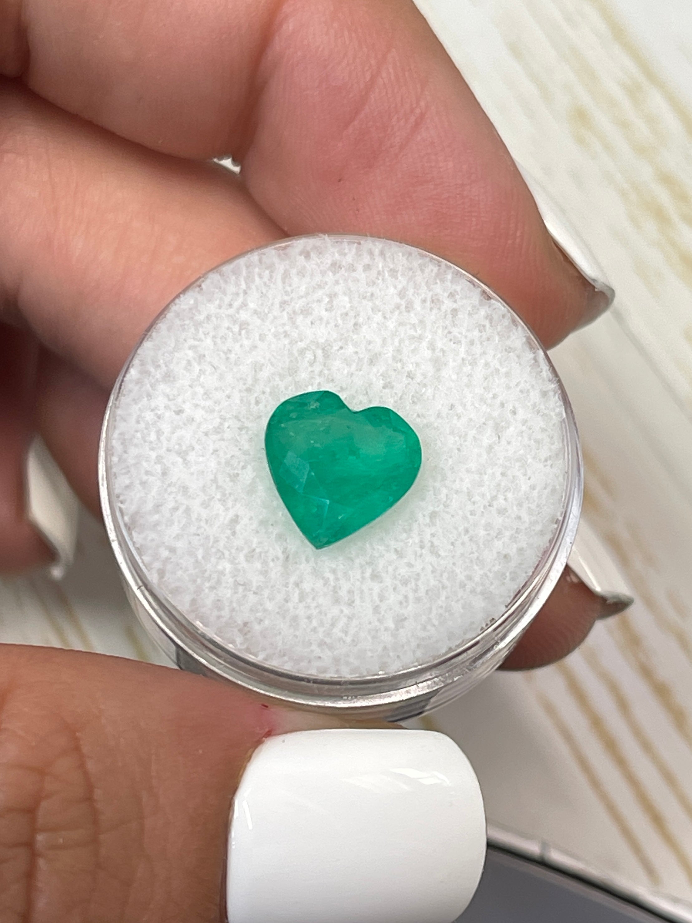 2.52 Carat Natural Colombian Emerald Heart Cut Loose Gemstone - 9.5x9.5mm Vivid Green for Jewelry Making, Engagement Rings & Collector's Items