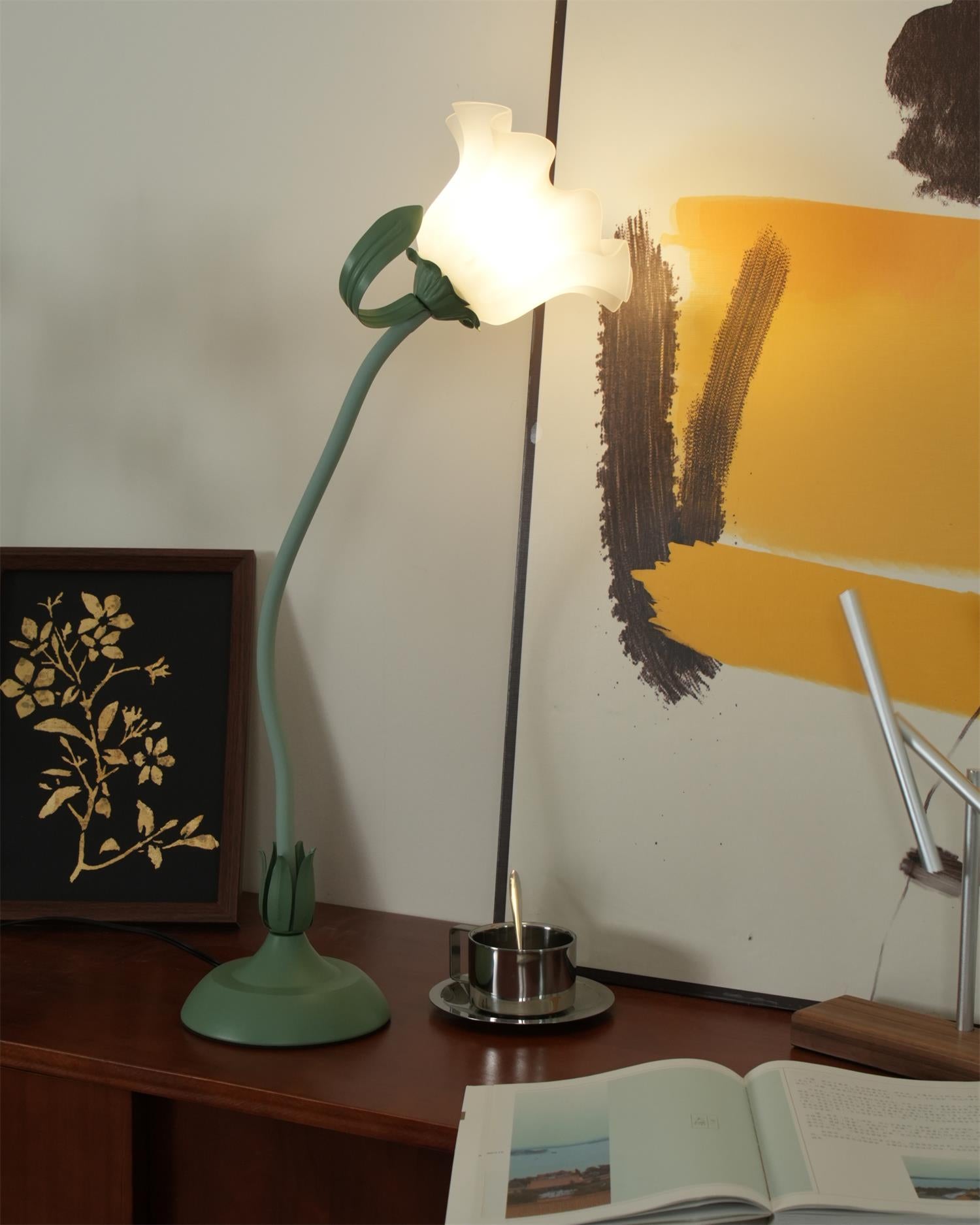 Elegant Lily Flower Table Lamp - Soft Glow Bedside Light for Bedroom, Living Room, or Nursery Decor - Perfect for Relaxation and Ambiance