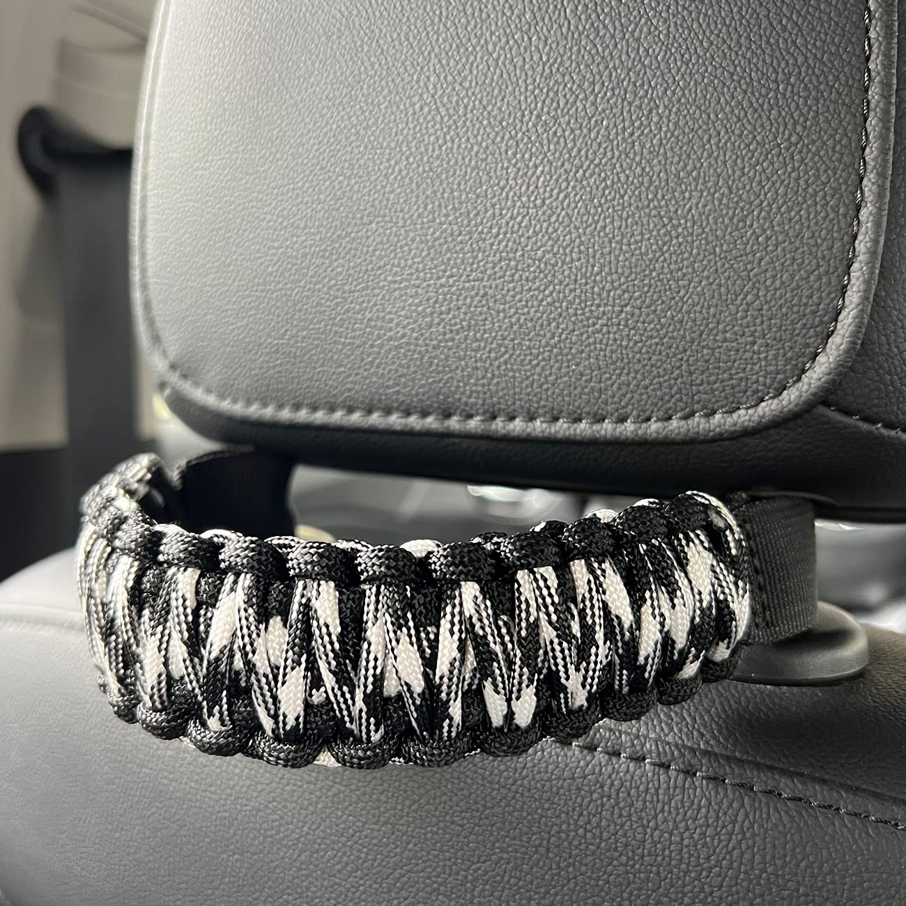 Heavy Duty Handmade Seat Mount Grab Handles (2pcs) - Compatible with Jeep Wrangler YJ TJ JK JL, Land Cruiser FJ & Suzuki - Black/White Camo Design - Perfect for Off-Roading, Camping & Adventure Trips