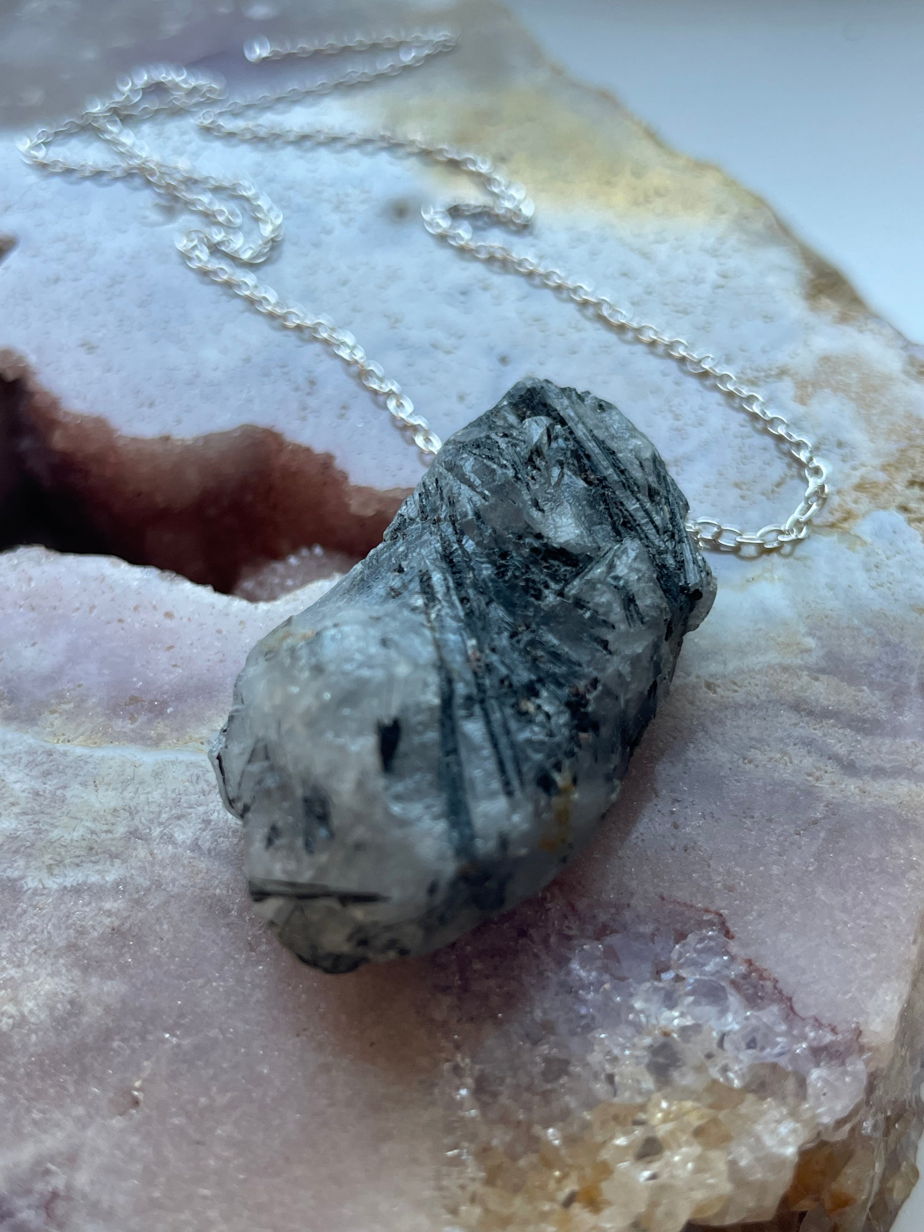 Natural Black Tourmaline Necklace for Women - Chunky Gemstone Pendant for Protection & Healing - Perfect for Spiritual Healing, Energy Cleansing & Fashion Jewelry