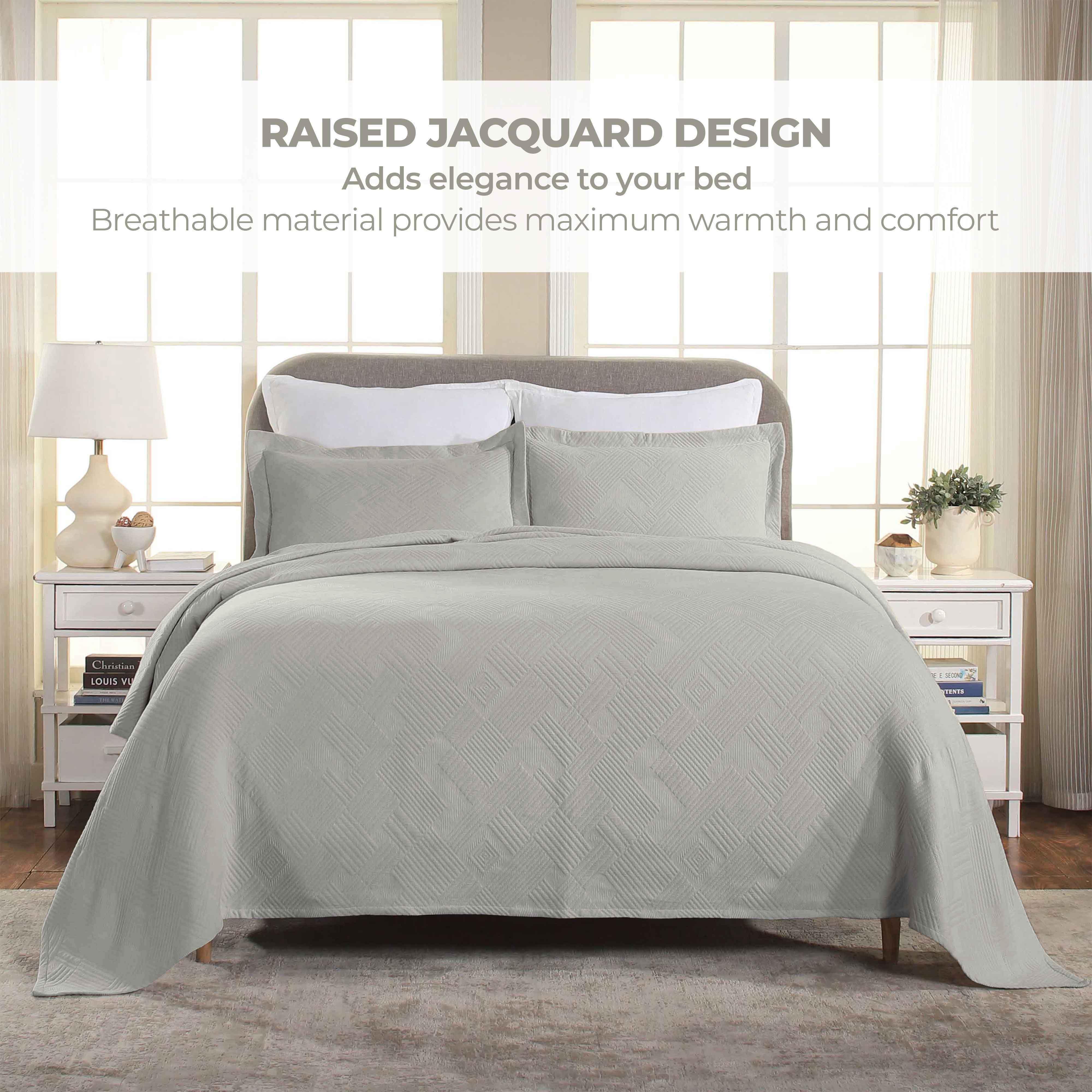 Luxury Cotton Jacquard Matelassé Bedspread Set with Scalloped Geometric Fret Design - Queen/King Size Bed Cover for Master Bedroom, Guest Room & Hotel Decor
