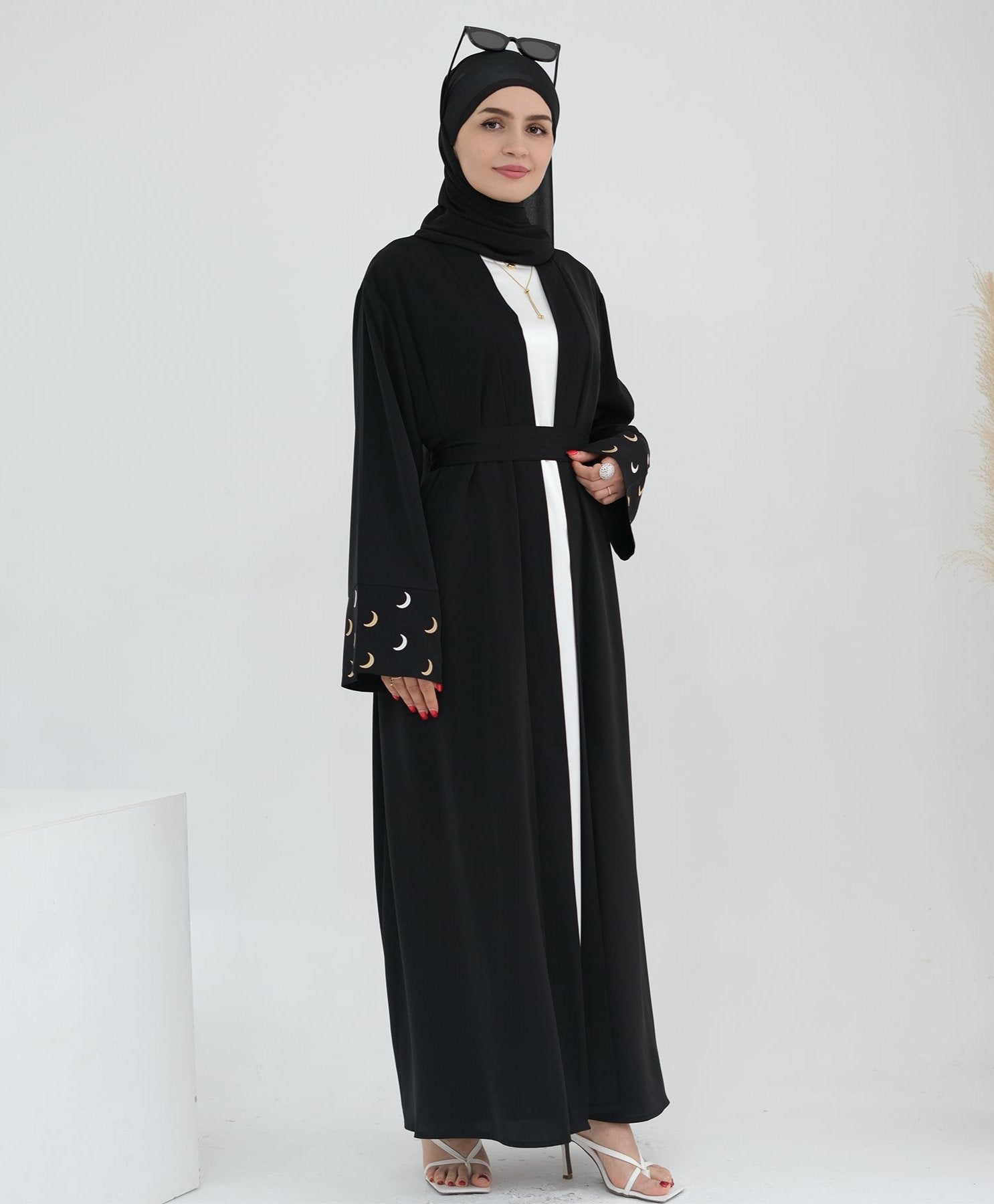 Elegant Black Muna Open Abaya Kimono - Modest Muslim Dress for Women - Perfect for Prayer, Daily Wear & Special Occasions
