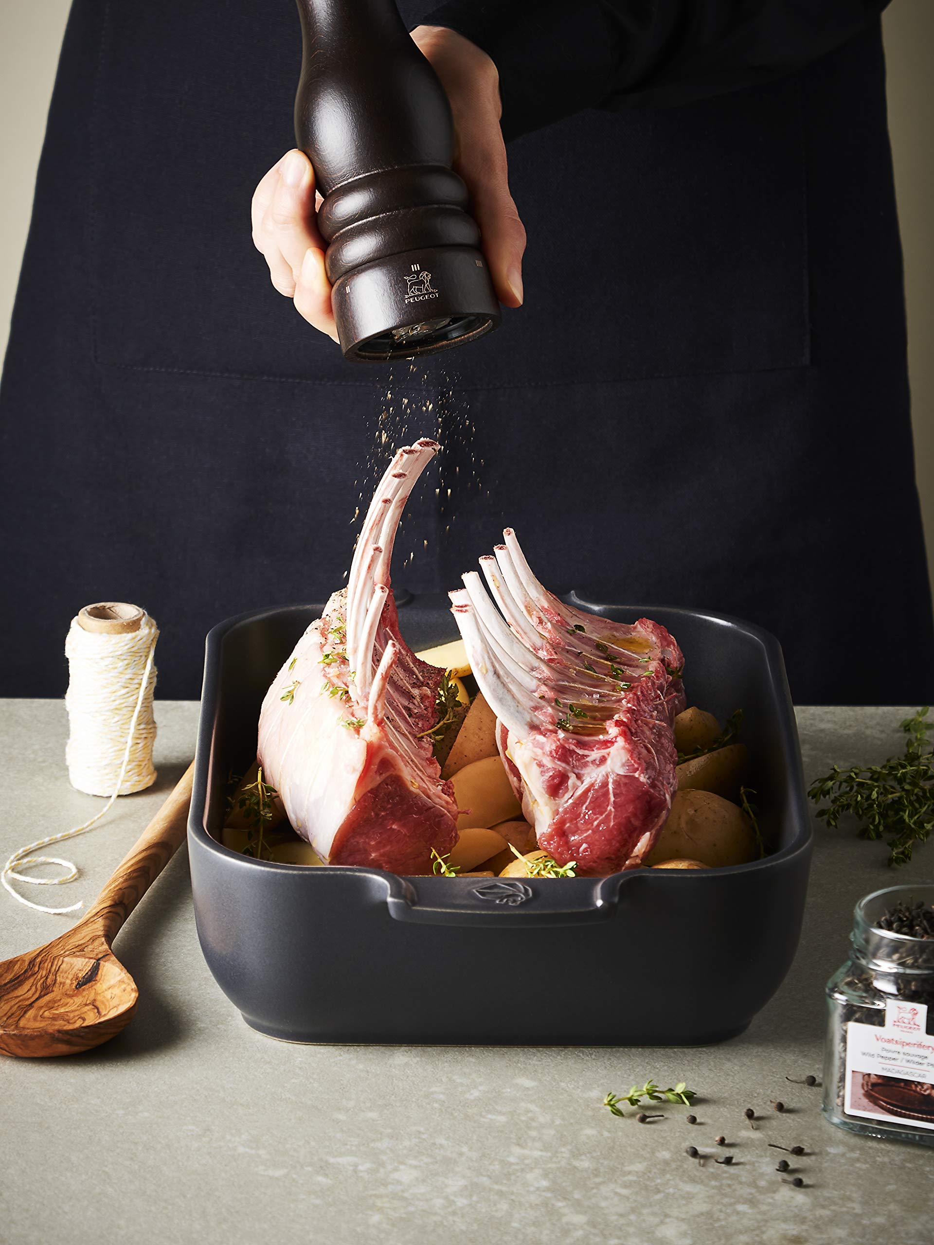 Peugeot Paris u'Select Manual Pepper Mill - Adjustable Coarseness - Premium Beechwood & Chocolate Finish - Perfect for Kitchen, Dining Table & Gourmet Cooking