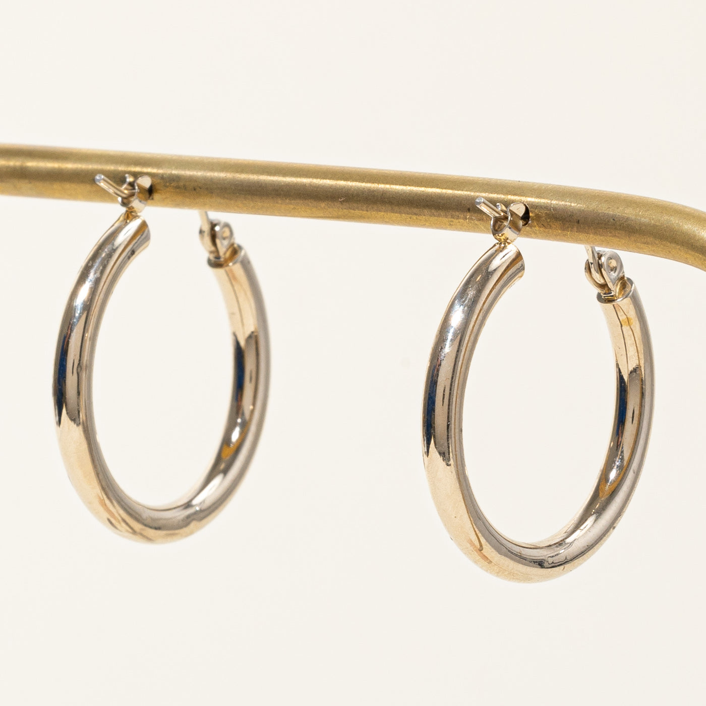 14K Yellow Gold Hoop Earrings for Women - Classic Round Huggie Hoops - Perfect for Everyday Wear, Parties & Gifts