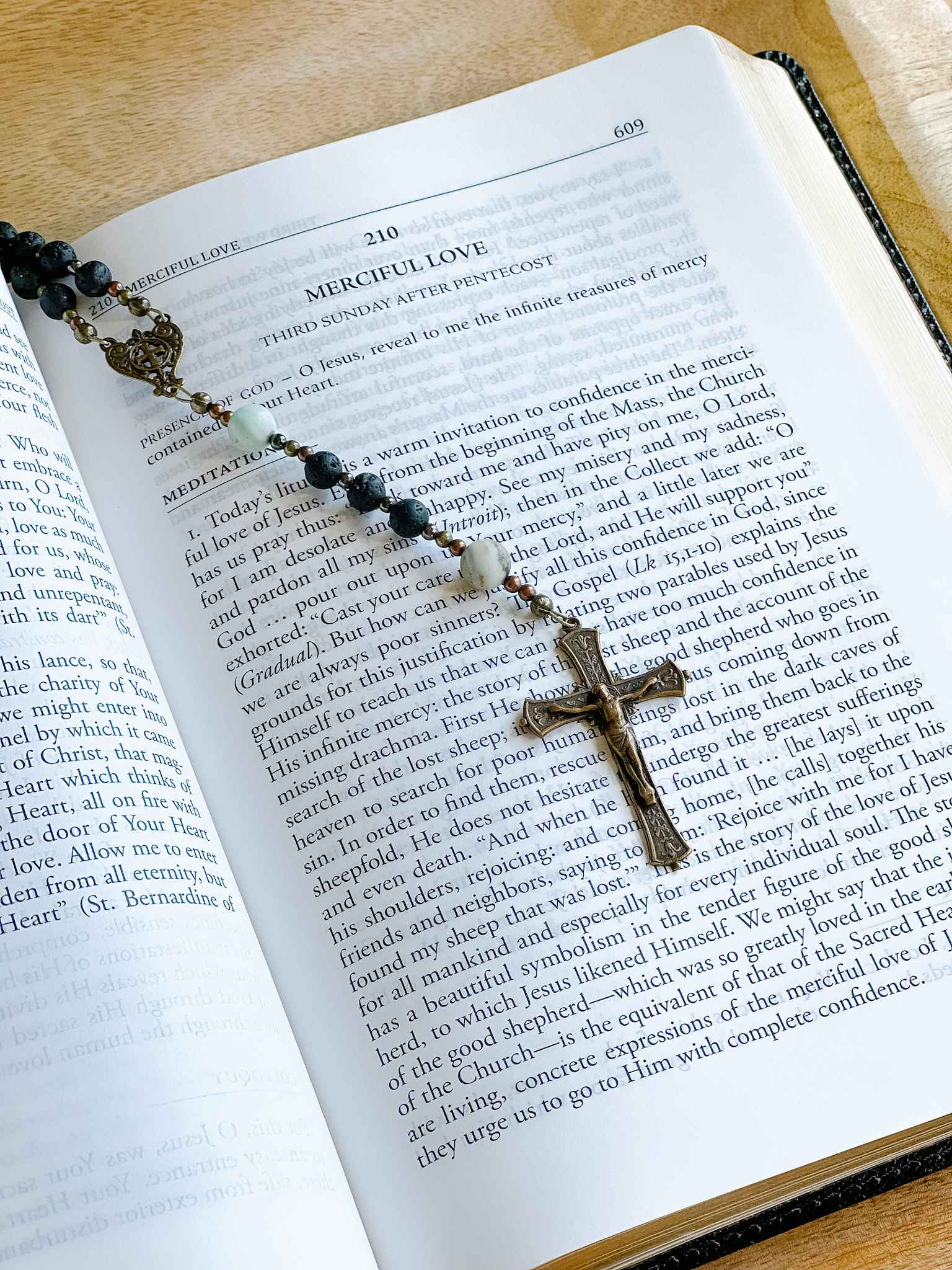 Divine Intimacy Devotional - Catholic Prayer Book for Daily Spiritual Growth | Perfect for Personal Meditation & Bible Study