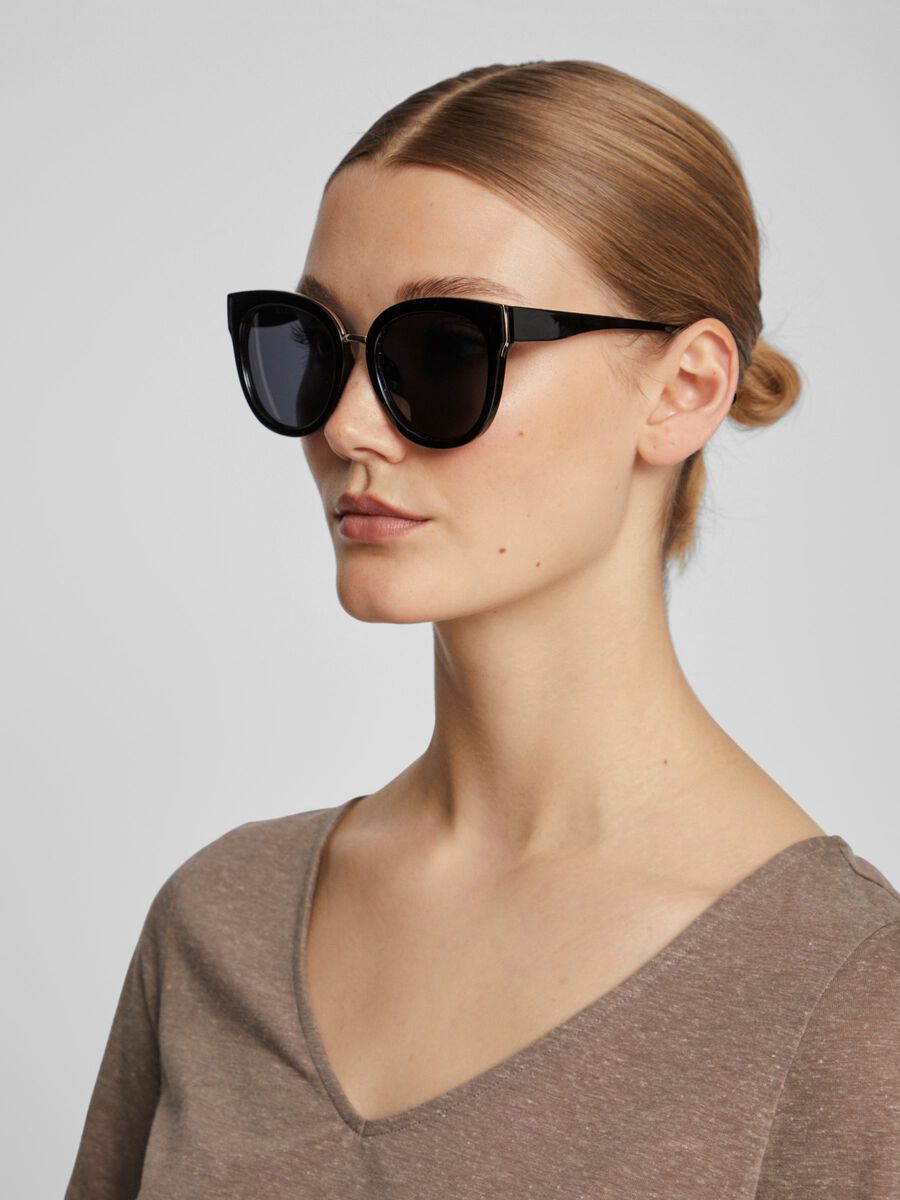 PENTEA Cat Eye Sunglasses for Women - Stylish Black UV Protection Shades - Perfect for Outdoor Activities, Beach, and Driving
