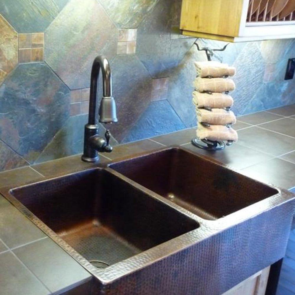 Premium 33-Inch Hammered Copper Apron Front Double Basin Kitchen Sink - 50/50 Split Design for Modern Farmhouse & Rustic Kitchens - Perfect for Food Prep, Washing Dishes & Entertaining