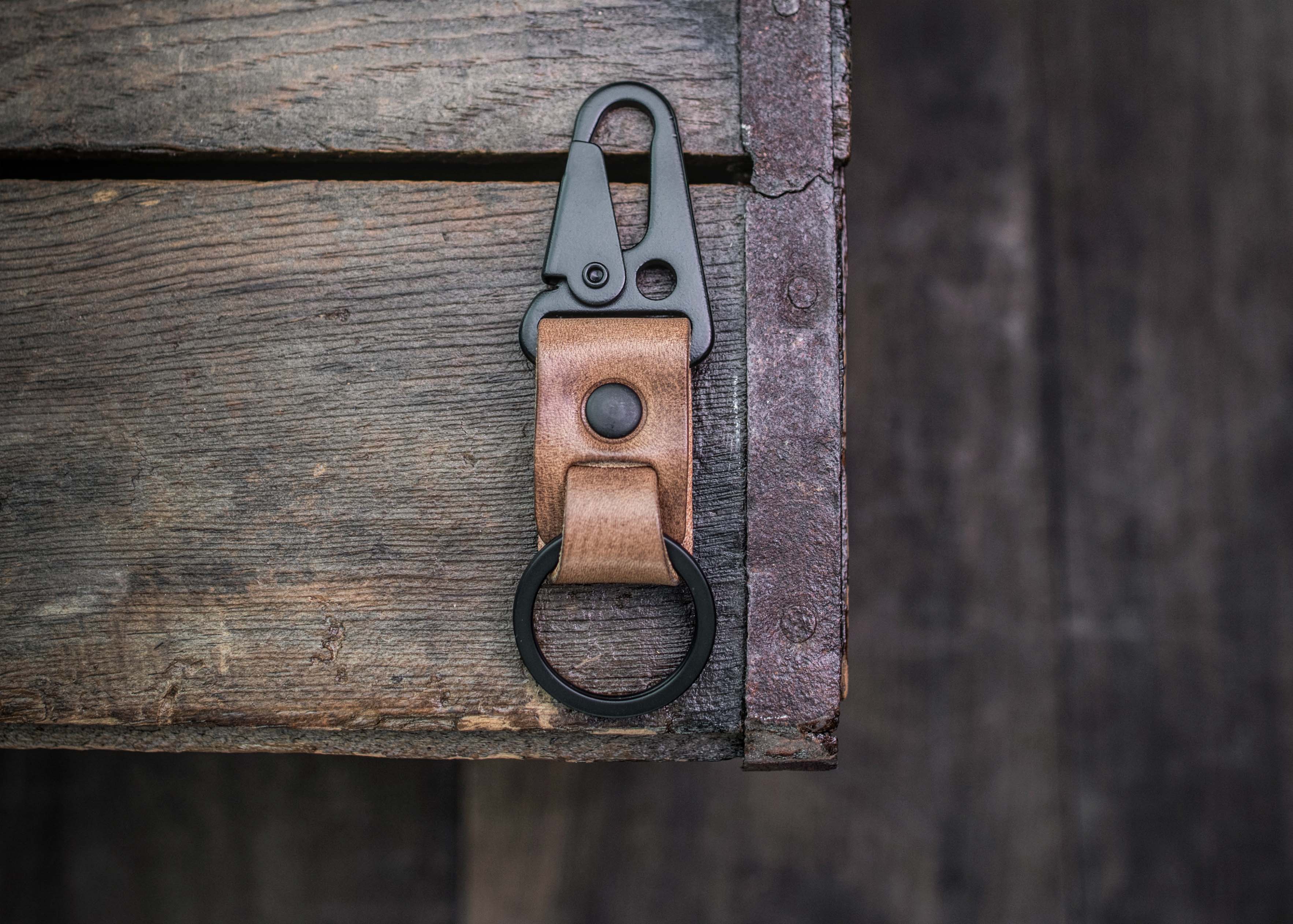 Premium Genuine Leather Keychain Clip - Durable & Stylish Key Holder for Keys, ID Cards, and Accessories - Perfect for Everyday Carry, Gifts, and Travel Essentials