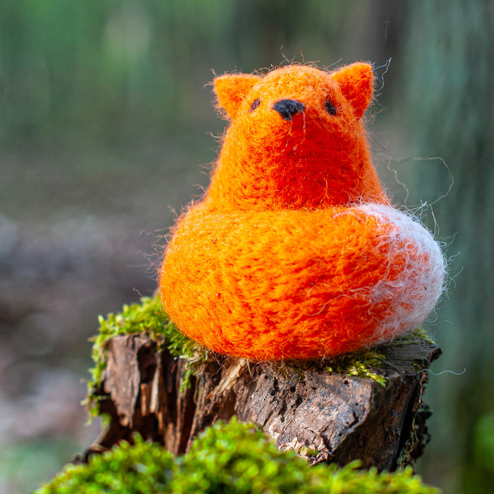 Premium Needle Felting Kit for Beginners - Create Adorable Fox Sculptures | DIY Wool Craft Supplies | Perfect for Home Decor, Gifts & Relaxation