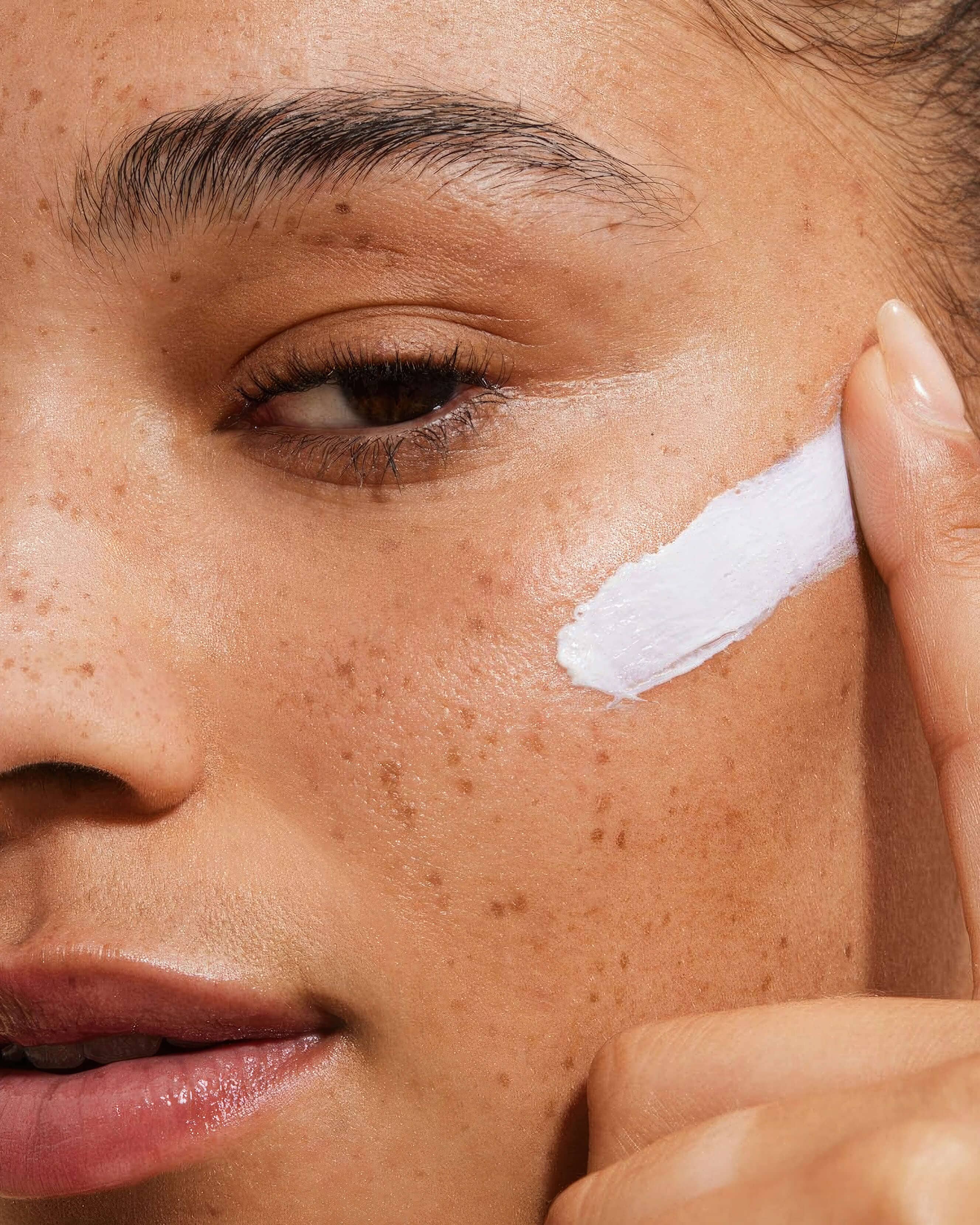 SPF 20 Daily Face Moisturizer with Hyaluronic Acid & Vitamin E - Lightweight Hydration for Dry & Sensitive Skin - Perfect for Daytime Use Under Makeup or Sun Protection