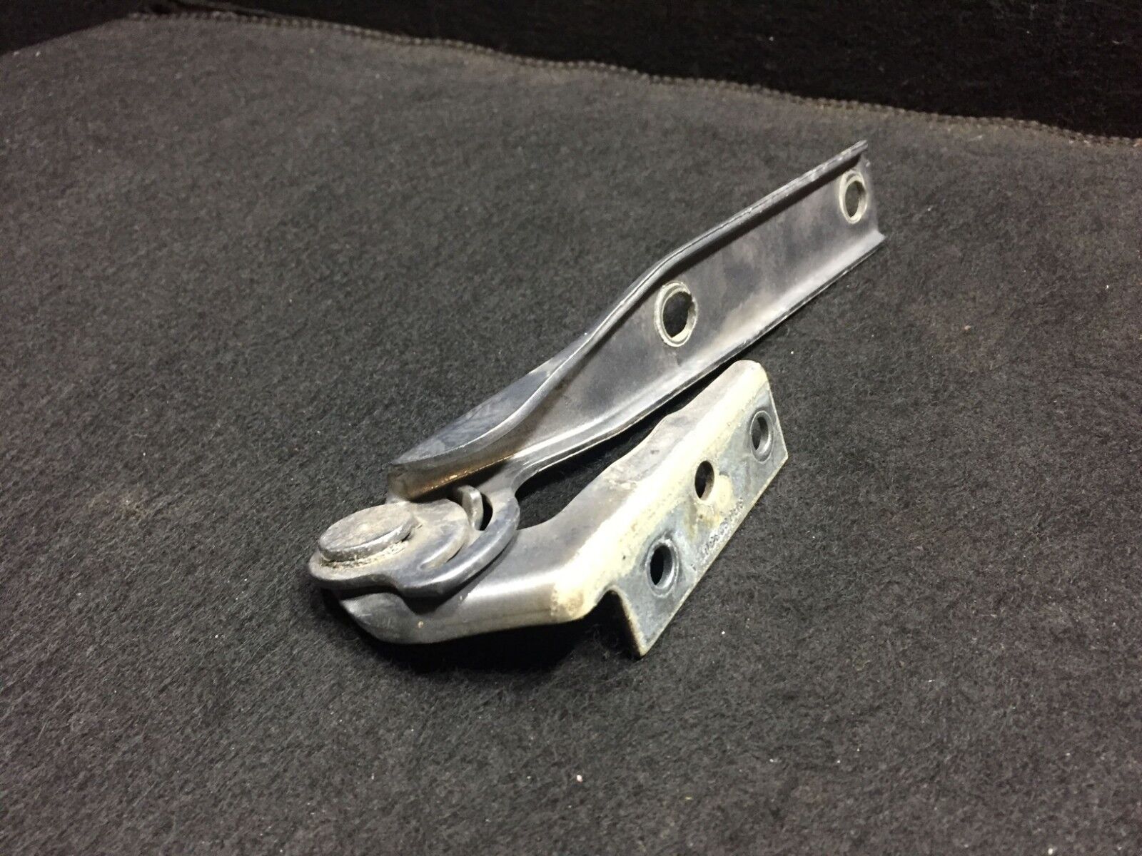 2002 2003 2004 2005 Volkswagen Passat Left Driver Side Hood Hinge OEM D23 Replacement Part - Perfect for Car Repair & Maintenance