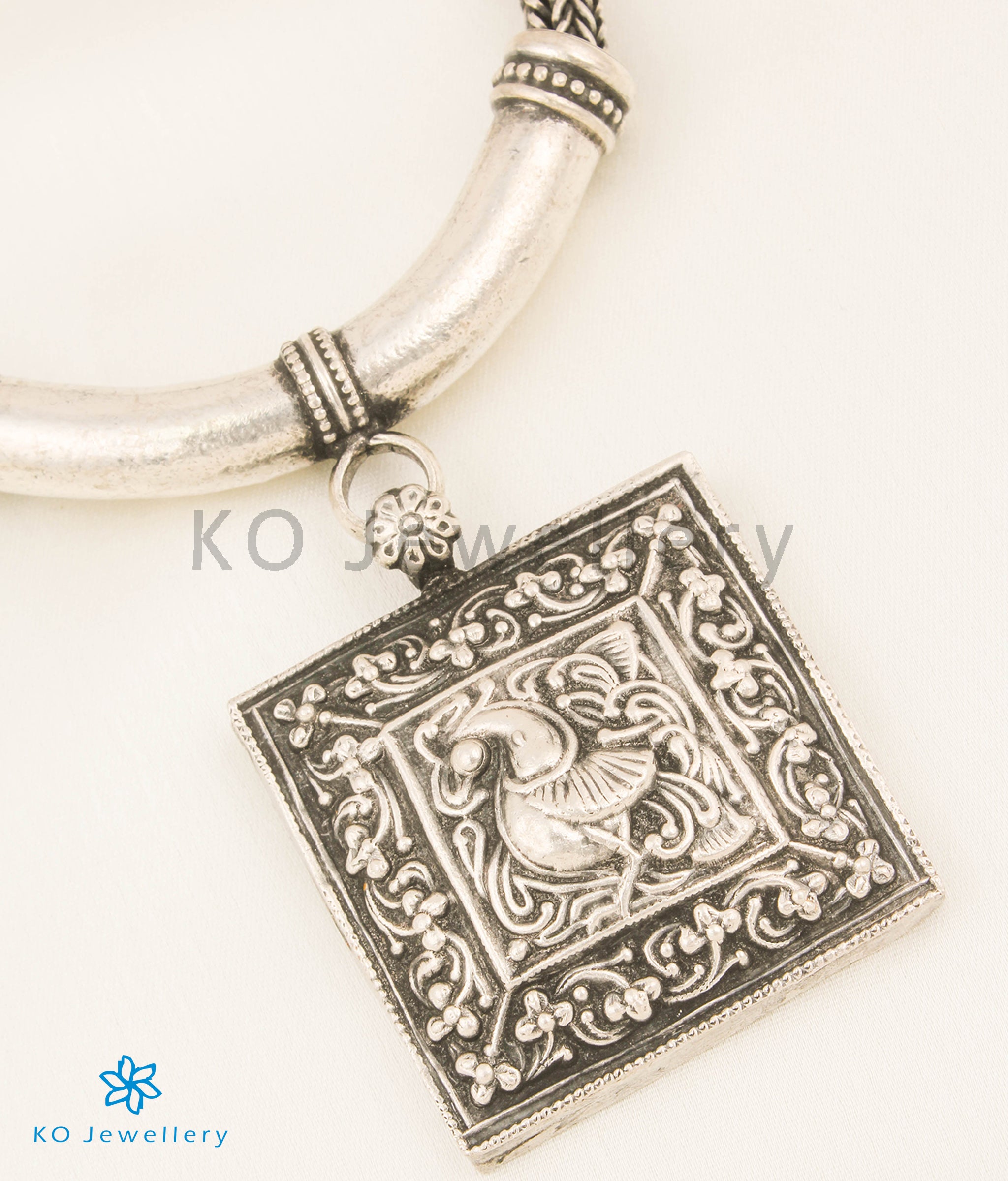 Ahidvis Antique Silver Peacock Necklace for Women - Elegant Vintage Jewelry Gift for Birthday, Anniversary & Special Occasions