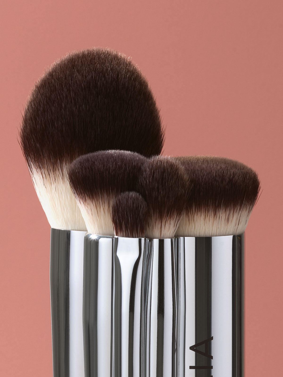 Professional Makeup Blending Brush for Flawless Foundation & Eyeshadow Application - Perfect for Everyday Makeup & Special Occasions
