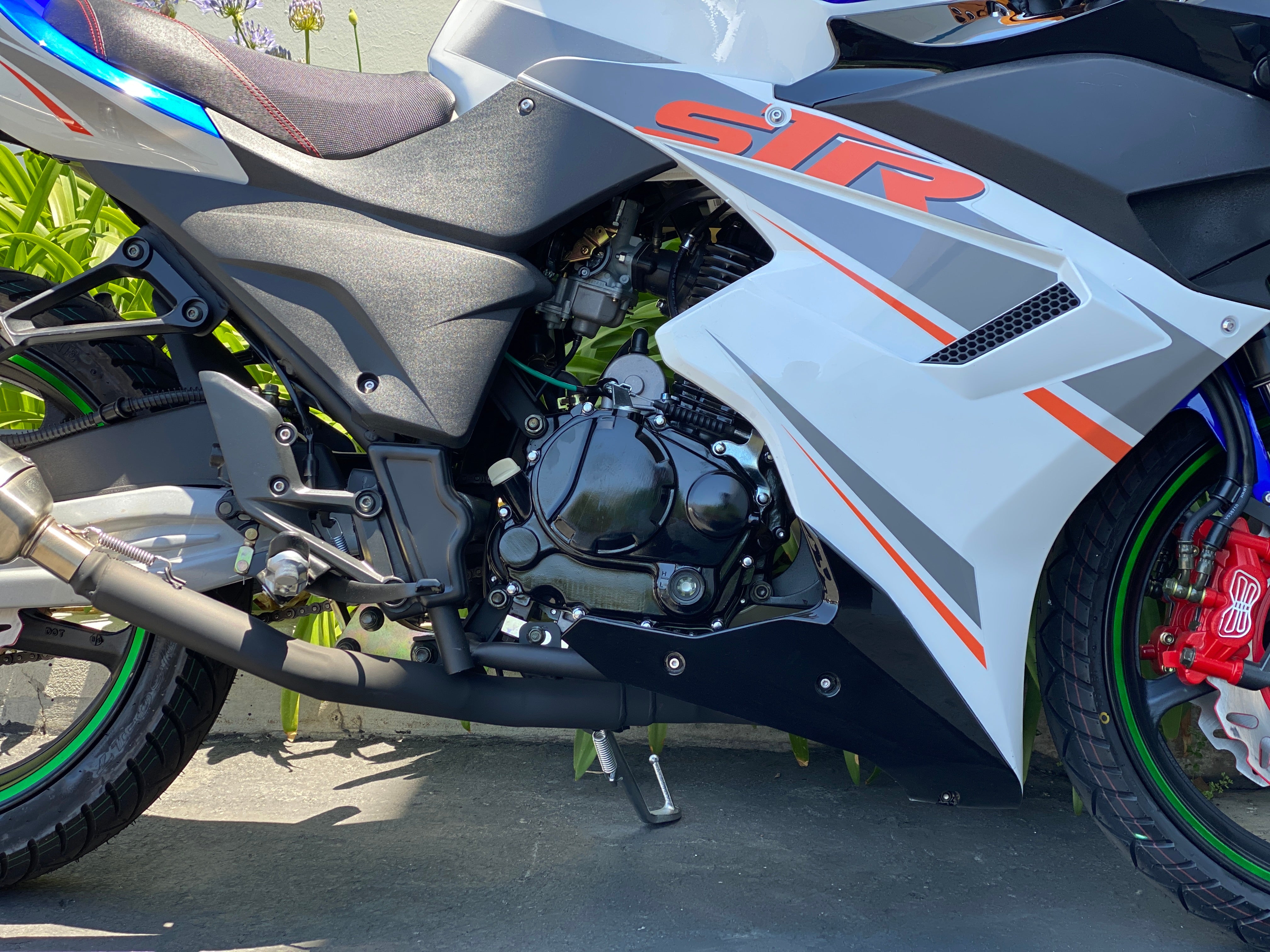 Venom X22R Ninja 250cc Motorcycle - 5-Speed Manual Street Bike for Commuting & Urban Riding