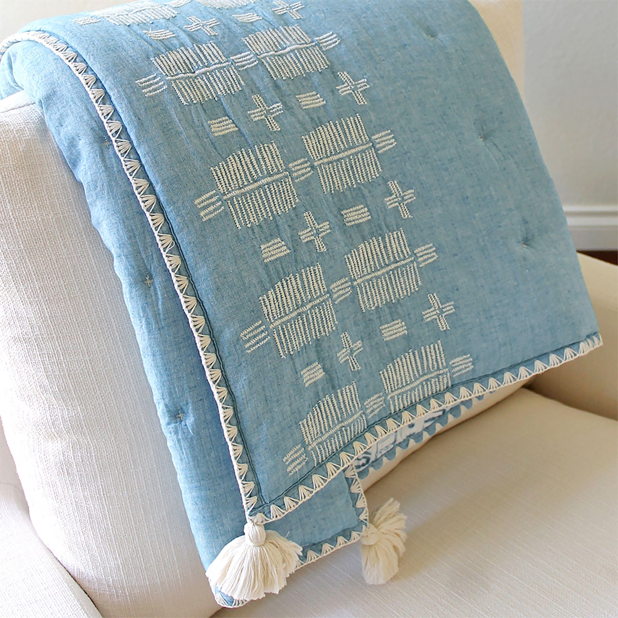 Premium Crane Caspian Quilted Blanket - Soft & Cozy Bed Throw for All Seasons | Perfect for Sofa, Bed, Couch & Travel Use