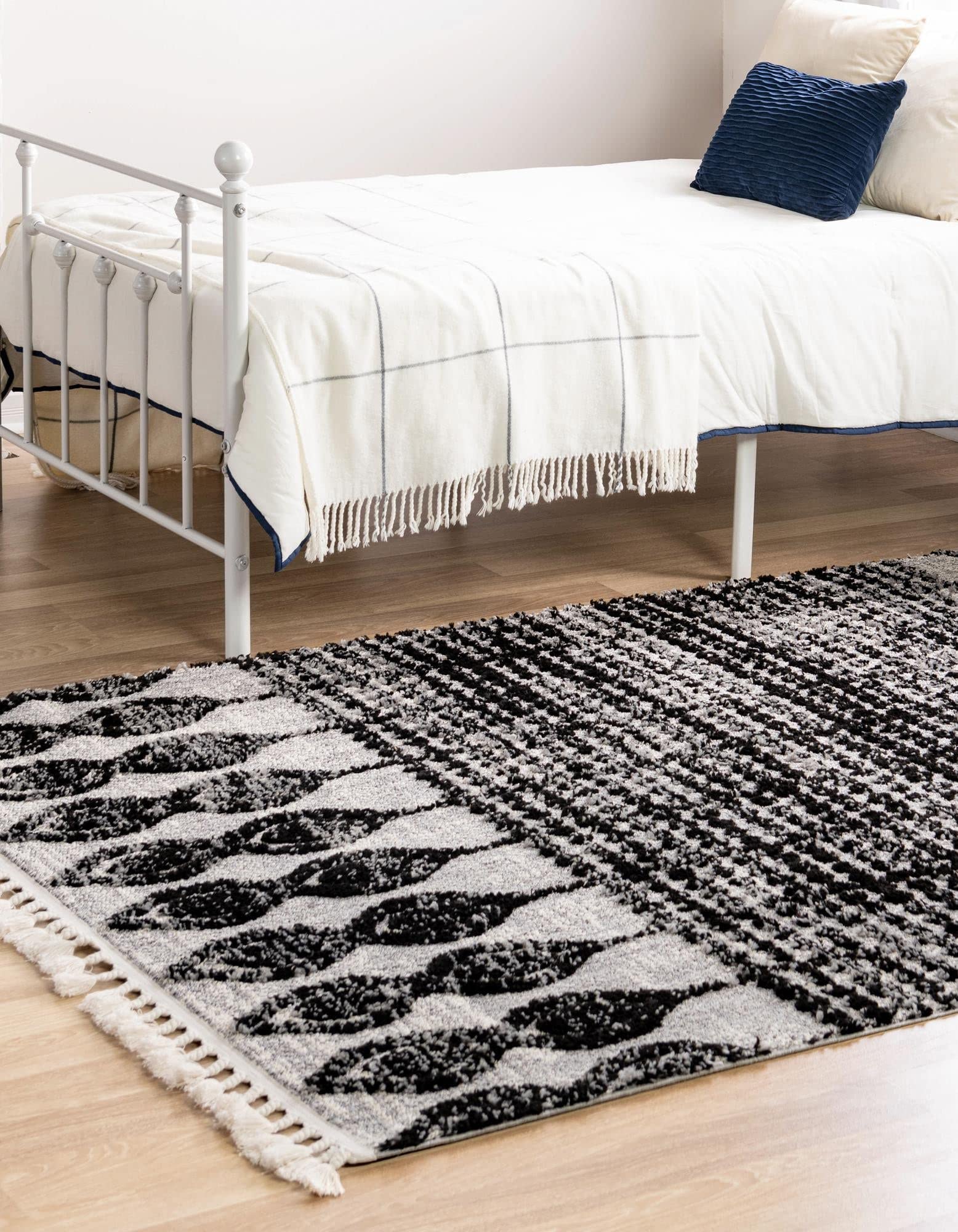 Unique Loom Cherokee Collection Area Rug - Asheville Style 4'x6' Rectangular Rug in Black & Ivory for Living Room, Bedroom & Office Decor