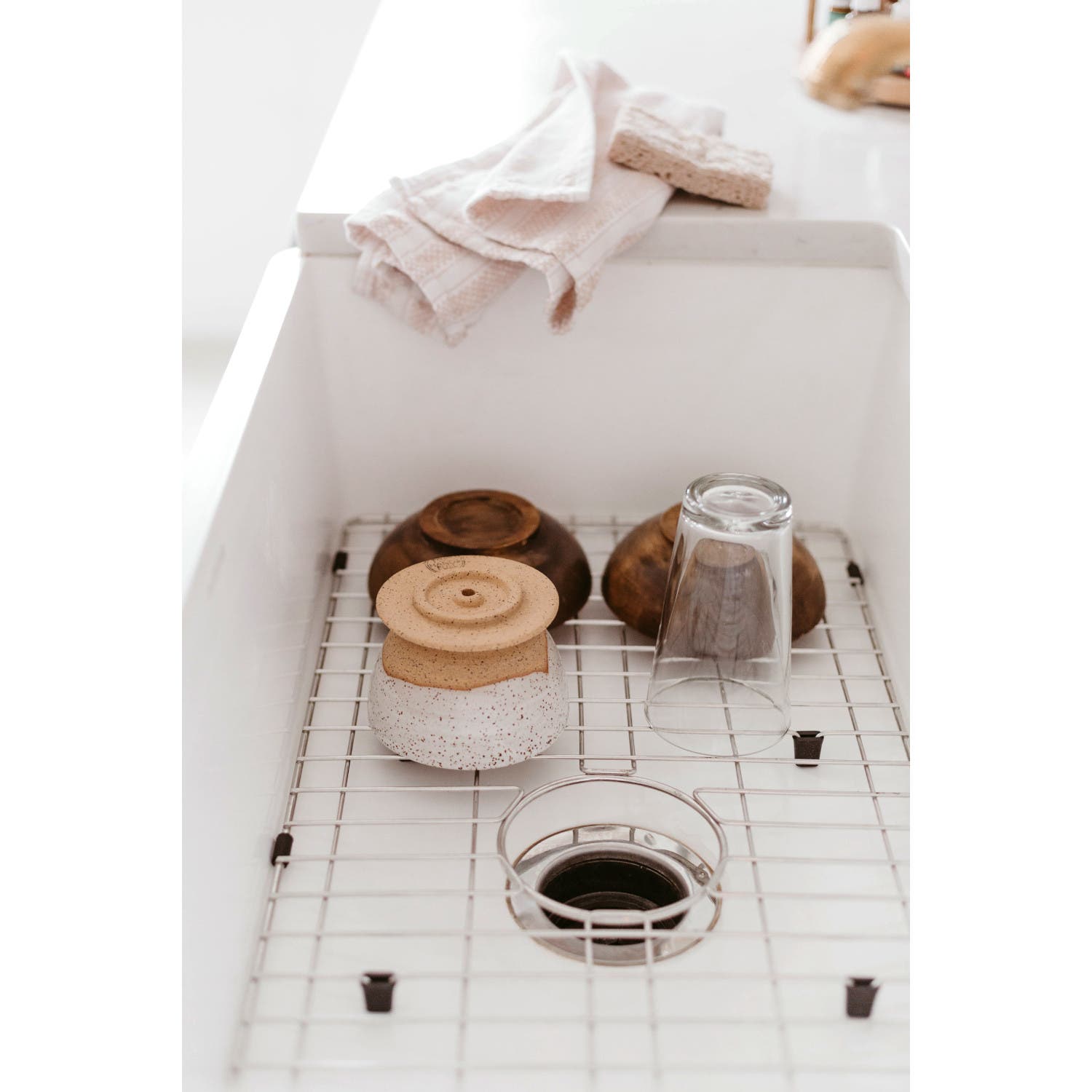 Kingston Brass 33-inch Farmhouse Kitchen Sink with Strainer and Grid - Matte White (KGKFA331810BC) | Perfect for Rustic & Modern Kitchens, Dishwashing & Food Prep
