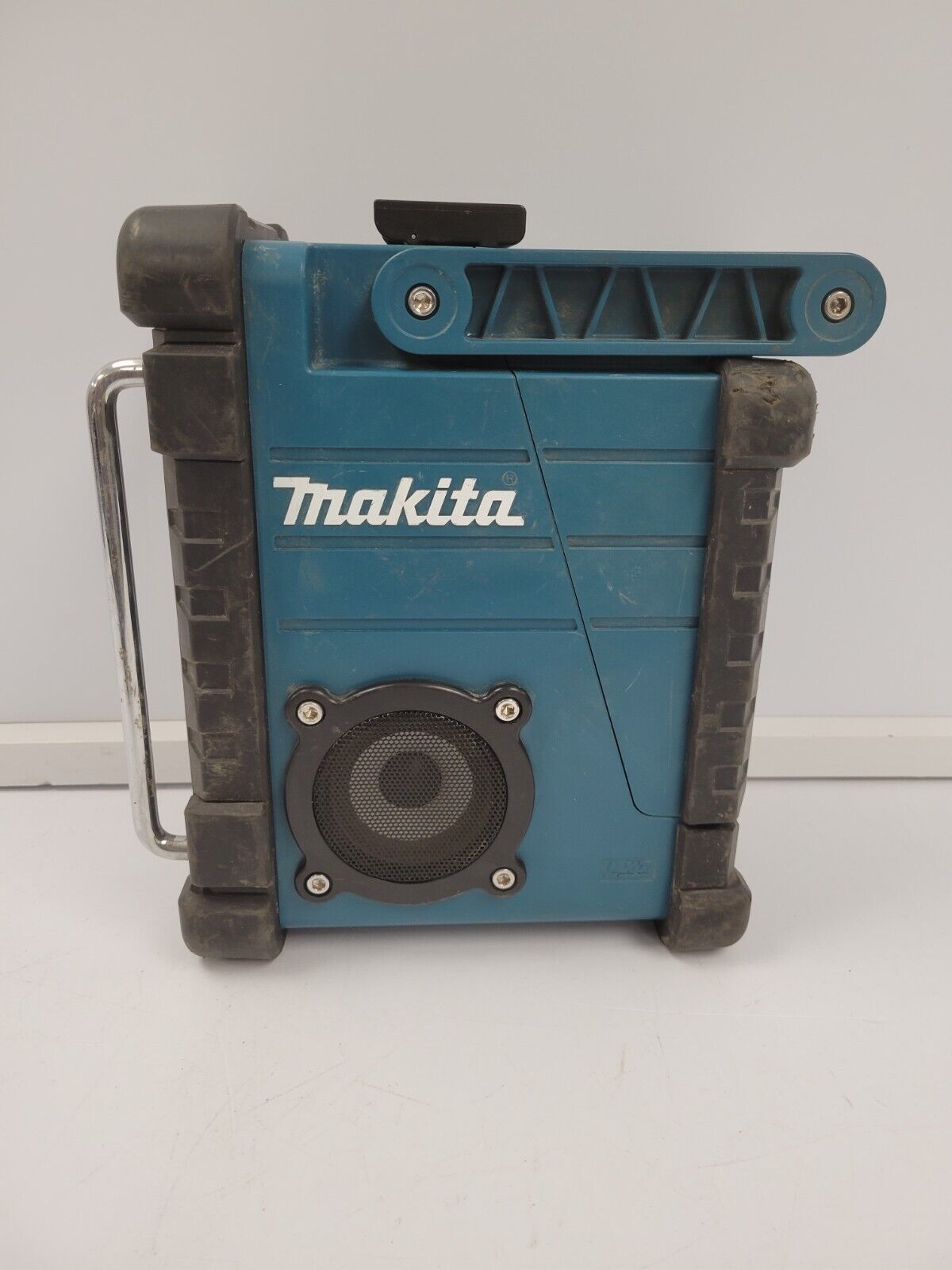 Makita LXRM02 18V LXT Lithium-Ion Cordless Jobsite Radio - Portable Bluetooth Speaker for Construction Sites, Outdoor Work & Home Use