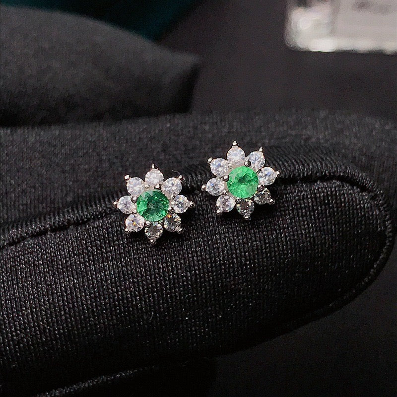 18K Platinum Emerald Flower Stud Earrings for Women - Elegant Floral Jewelry Gift for Birthday, Anniversary & Special Occasions | FME001