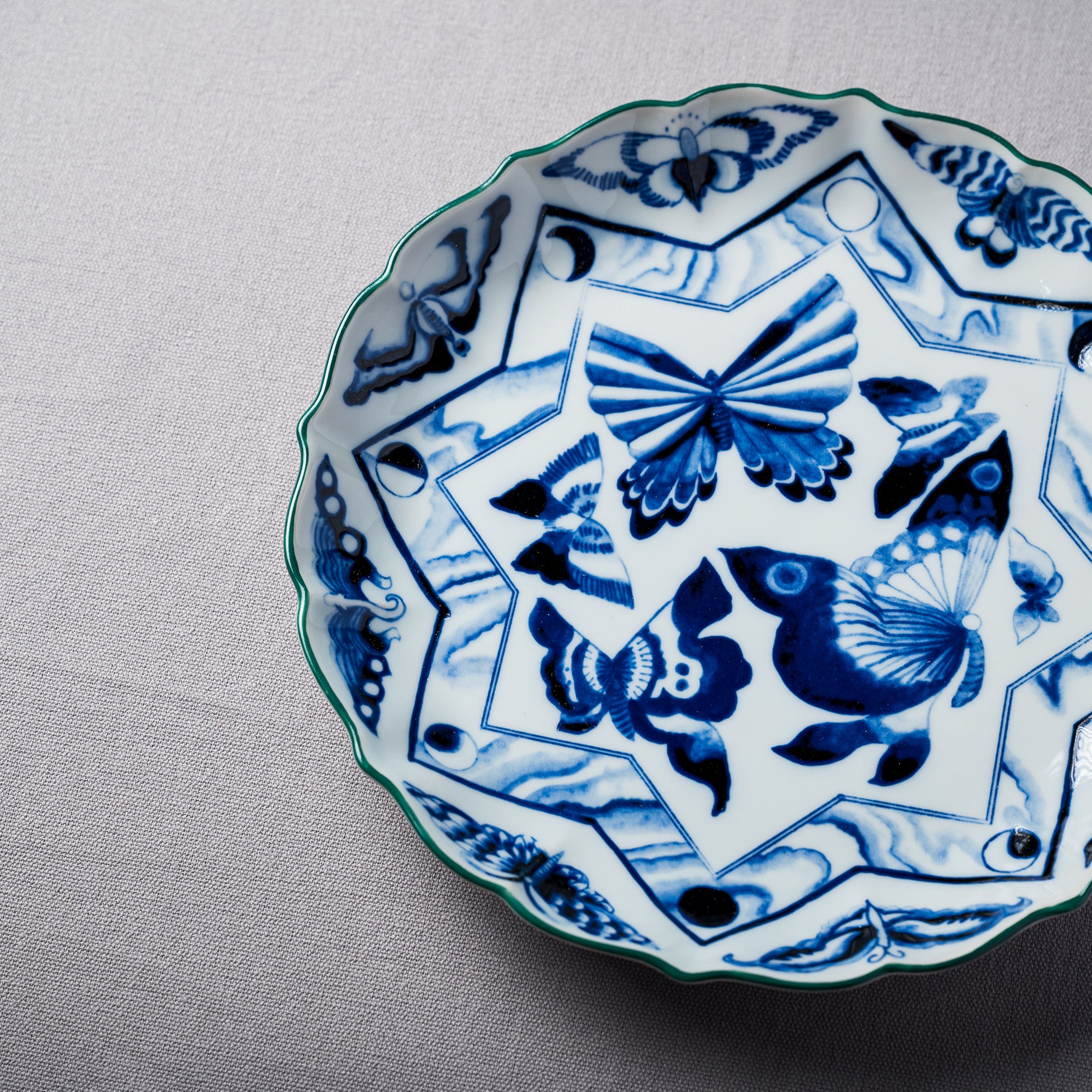 MARUHIRO Aerial Garden Deep Plate 24cm - Elegant Japanese Ceramic Dinner Plate for Home Dining, Restaurants & Special Occasions