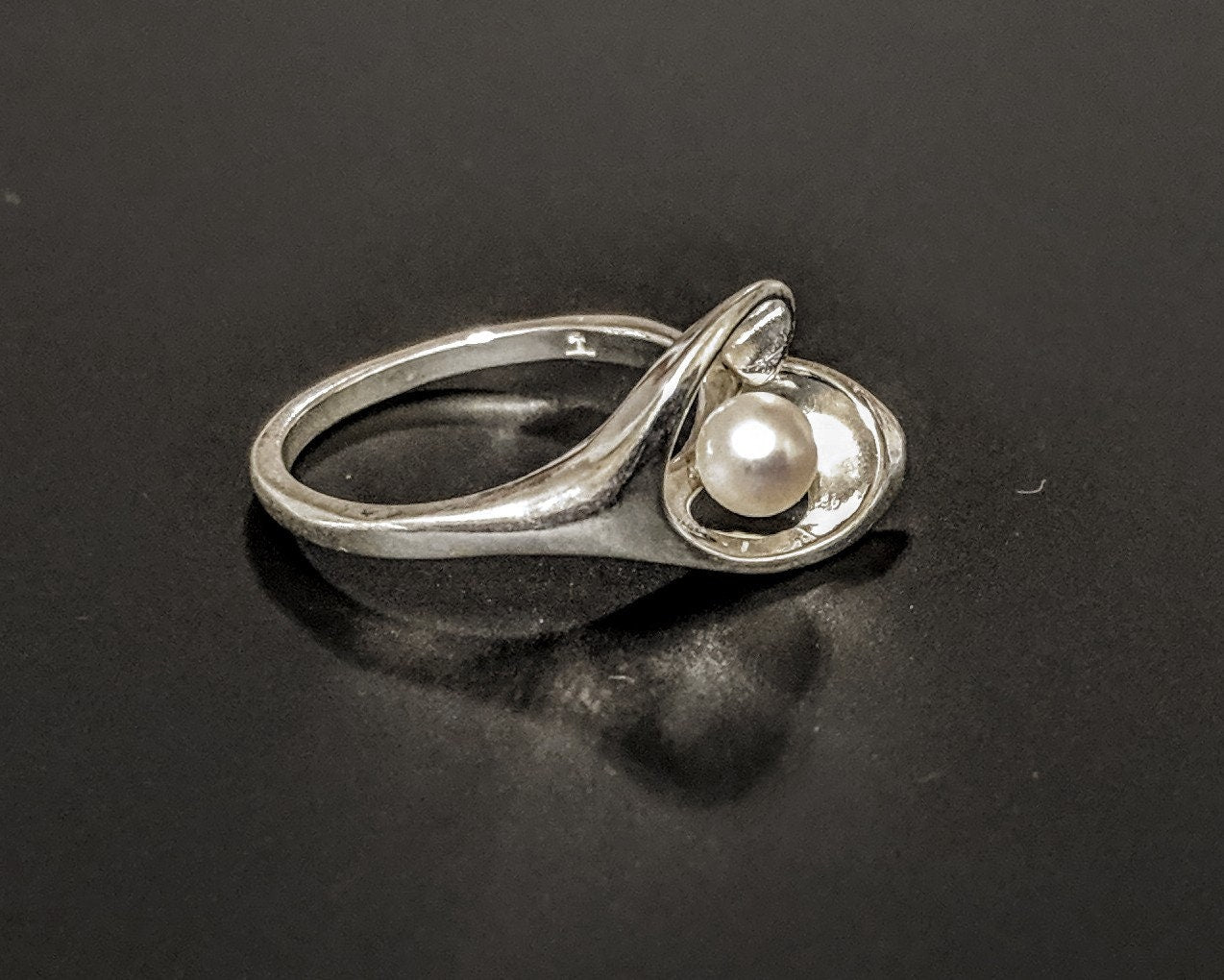 Elegant Sterling Silver Freshwater Pearl Ring with Swirl Design - Perfect Gift for Women, Love, Birthstone Jewelry - Ideal for Weddings, Anniversaries & Special Occasions