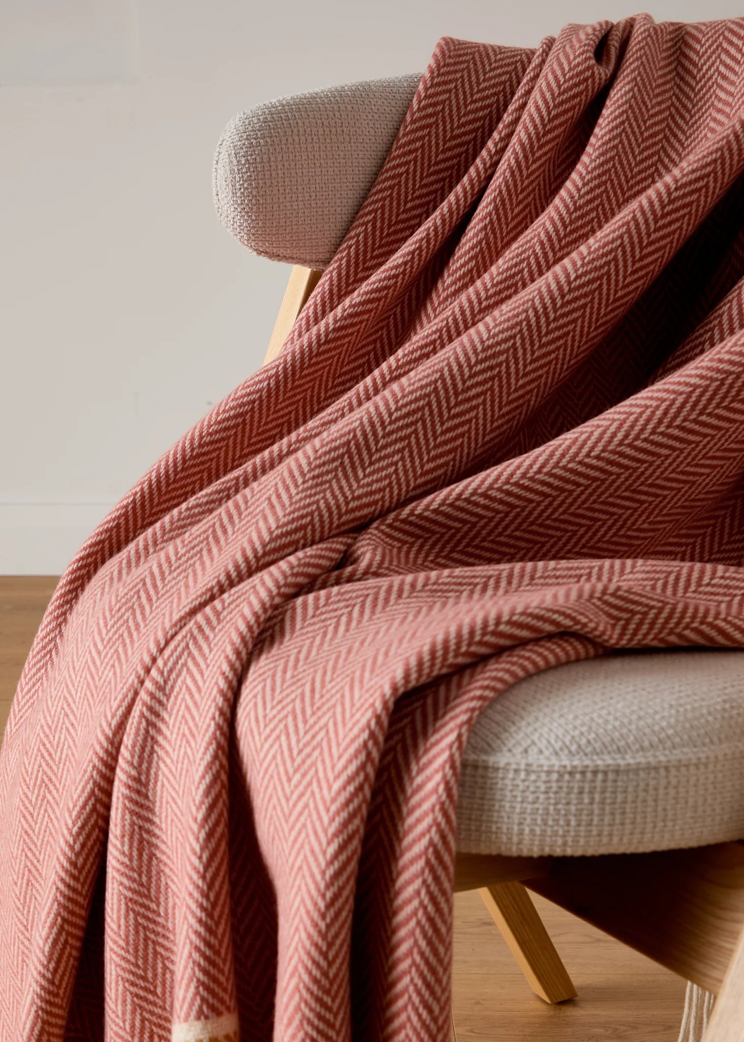 Luxury Foxford Cashmere and Lambswool Throw Blanket - Soft & Warm Inishcrone Design for Bed, Sofa & Travel - Perfect for Cozy Nights, Home Decor & Gifts