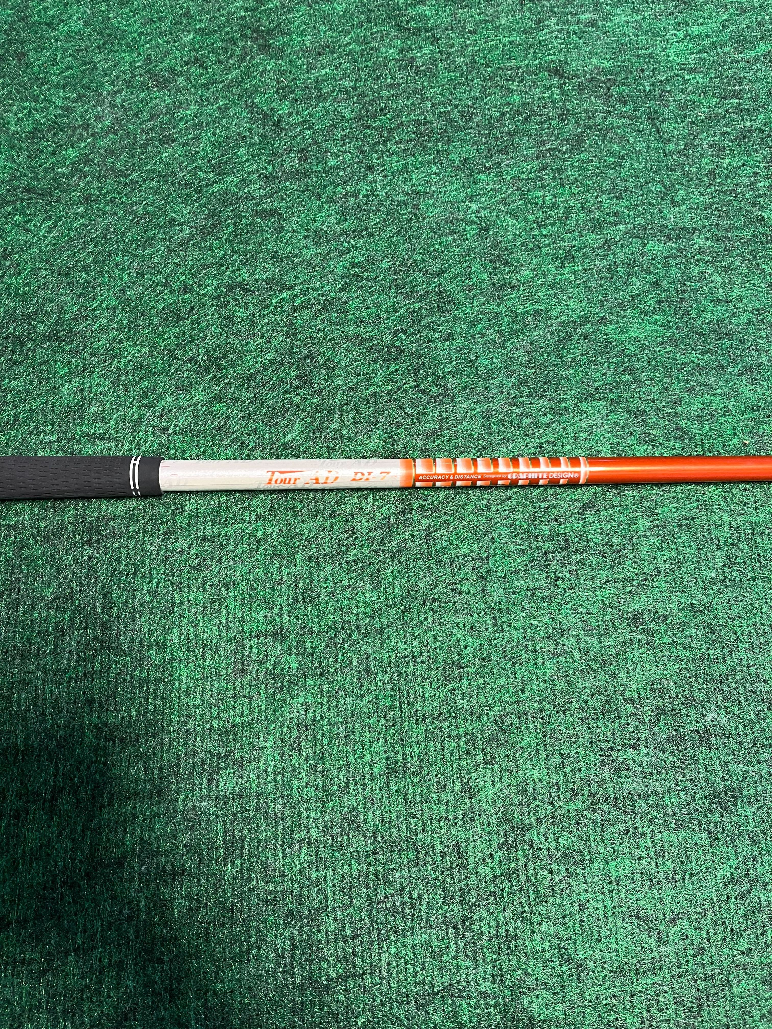 Graphite Design DI 7 Wood Golf Shaft - Stiff Flex 42 Inches for Drivers & Fairway Woods - Perfect for Mid-Handicap Golfers Seeking Distance & Control