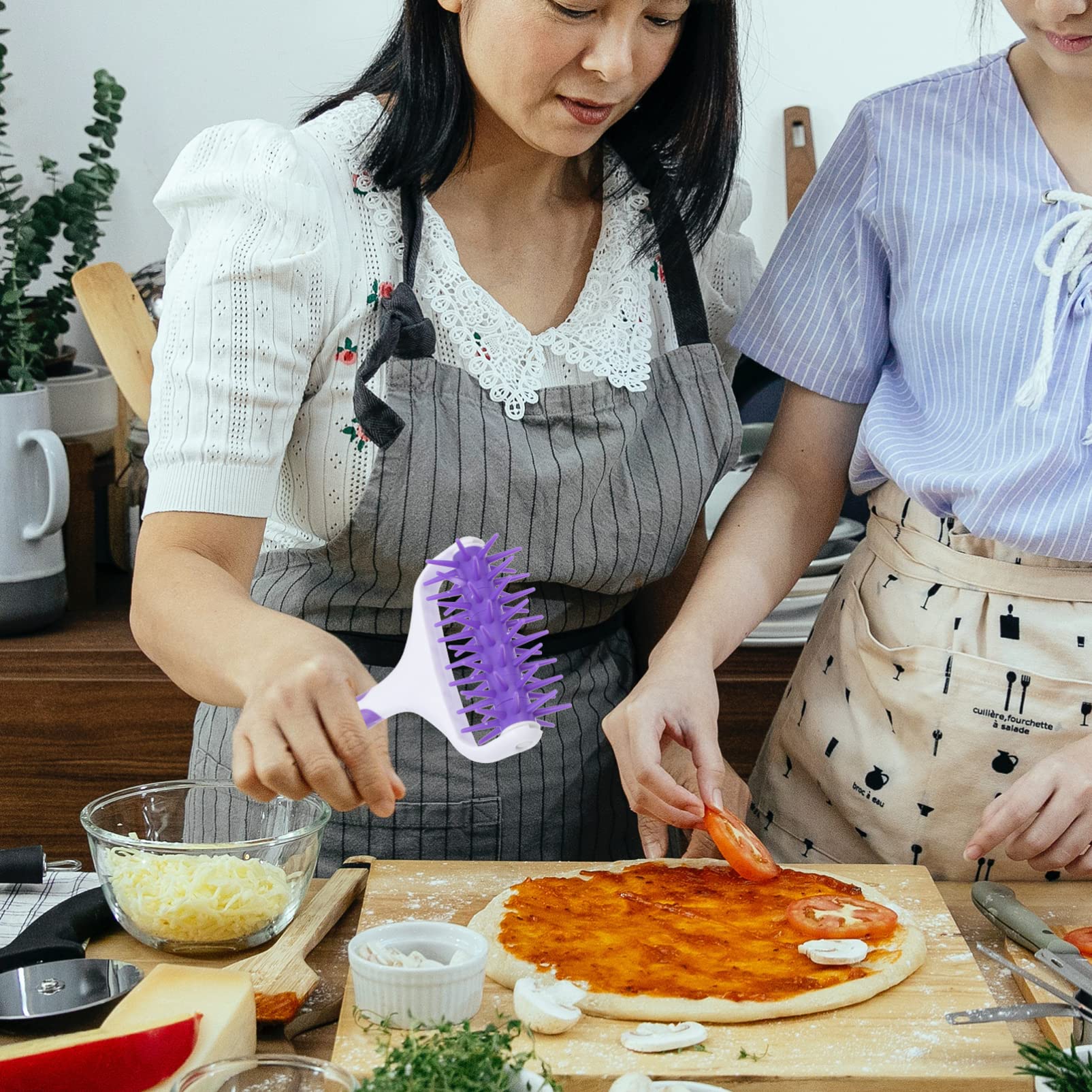 Hemoton 1pc Purple Plastic Pizza Dough Roller with Hole Punch - Pizza Wheel, Dough Sheeter, Pastry Roller for Bread, Cookies & Cakes - Essential Baking Utensil for Perfect Pizza Crust & Pastries - Ideal for Home Bakers & Professional Kitchens