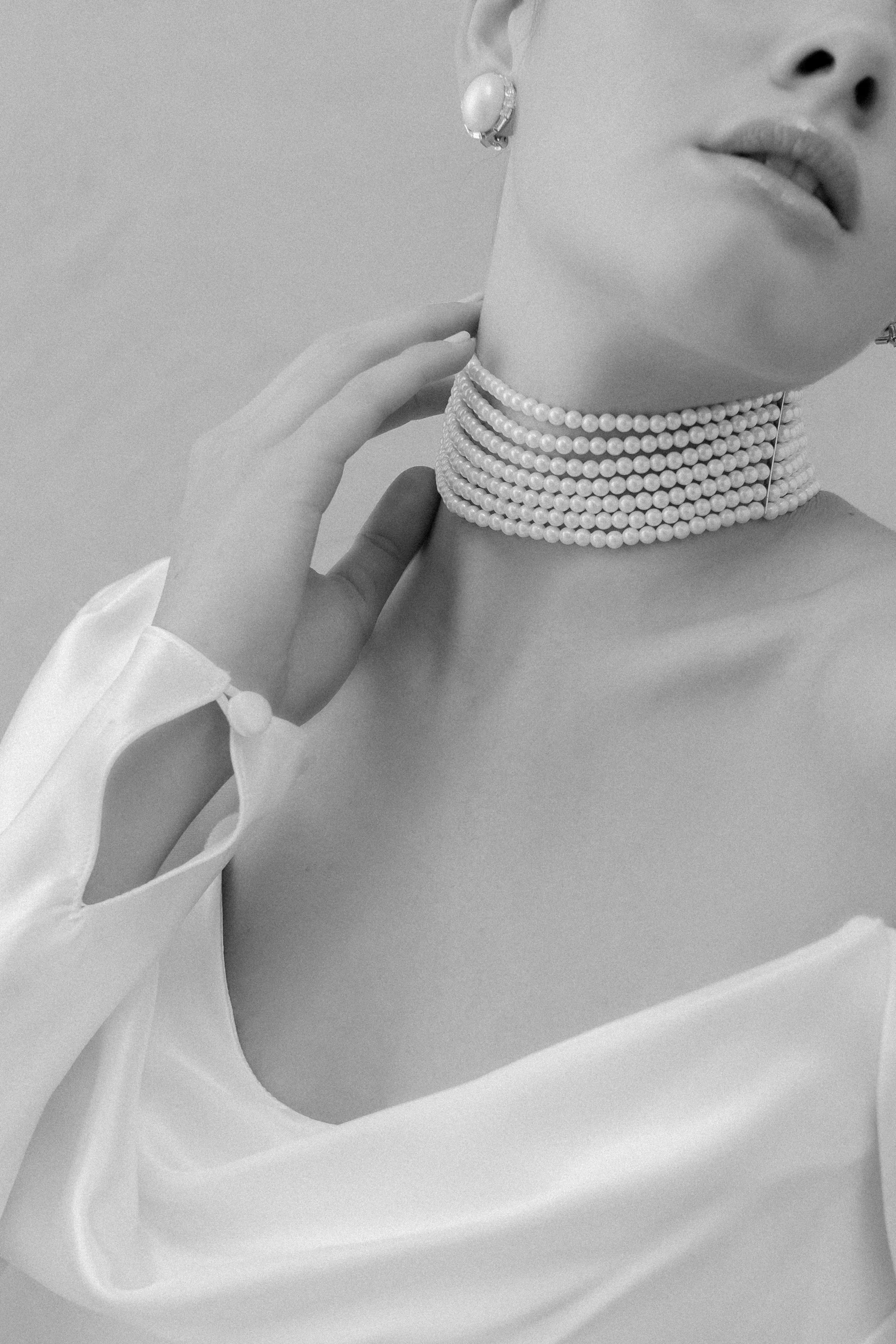 Elegant Pearl Choker Necklace for Women - Vintage Pearl Collar Necklace with Adjustable Chain - Perfect for Weddings, Parties & Special Occasions