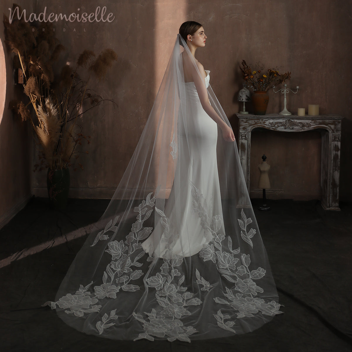 Evelyn Veil - Elegant Lace Wedding Veil with Comb, Bridal Accessory for Church Ceremony & Outdoor Photography