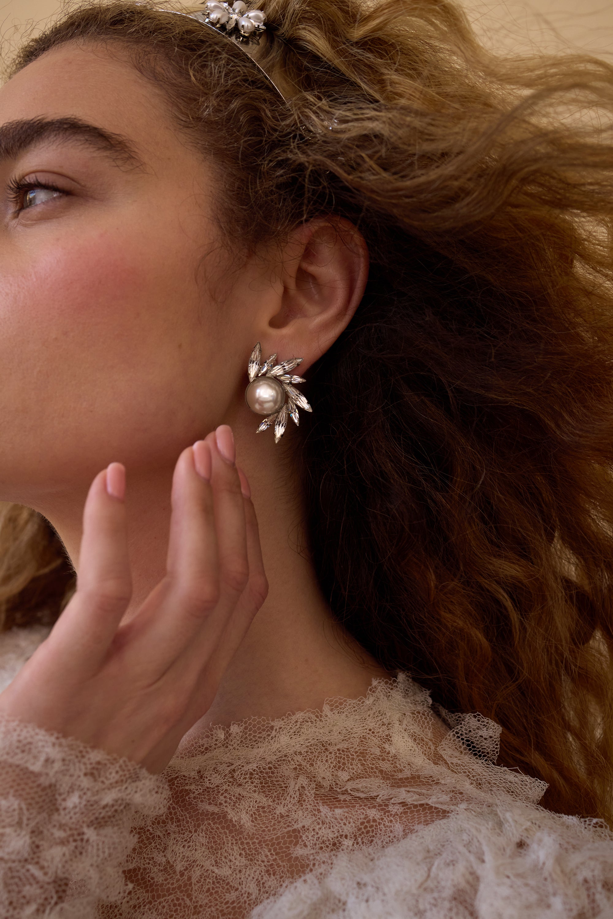 Avril Pearl and Crystal Stud Earrings for Women – Elegant Fashion Jewelry Gift for Birthday, Anniversary & Special Occasions