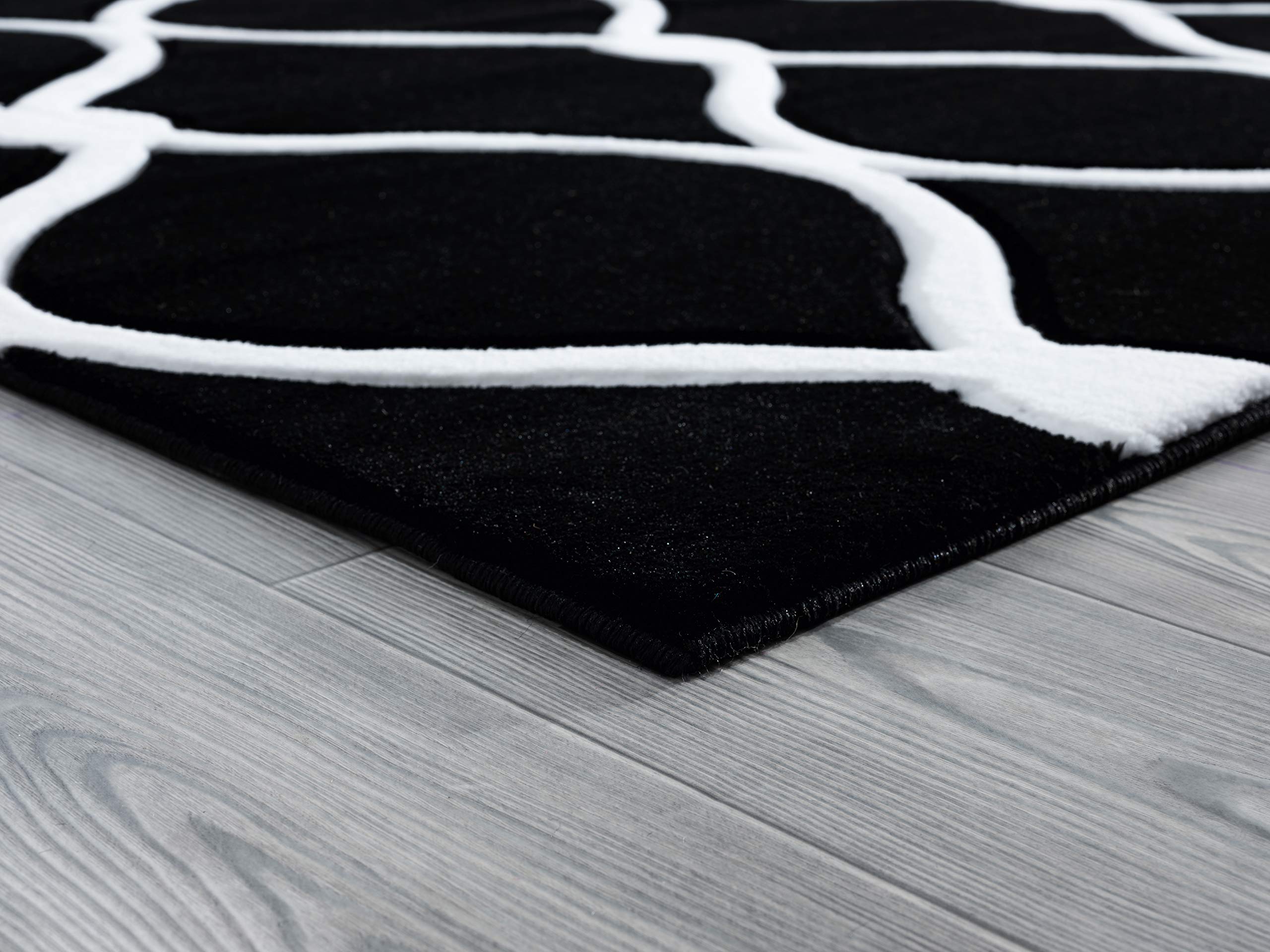 United Weavers of America Bristol Rodanthe Black Area Rug 7'10