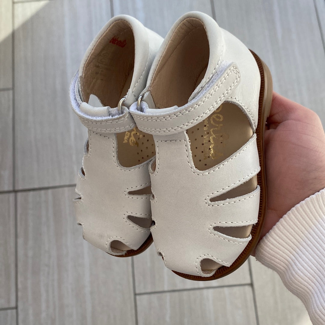 Beberlis Denver White Closed Toe Baby Sandals for Girls & Boys - Soft & Comfortable First Walkers Shoes for Toddlers - Perfect for Summer Outings, Beach Trips, and Playdates