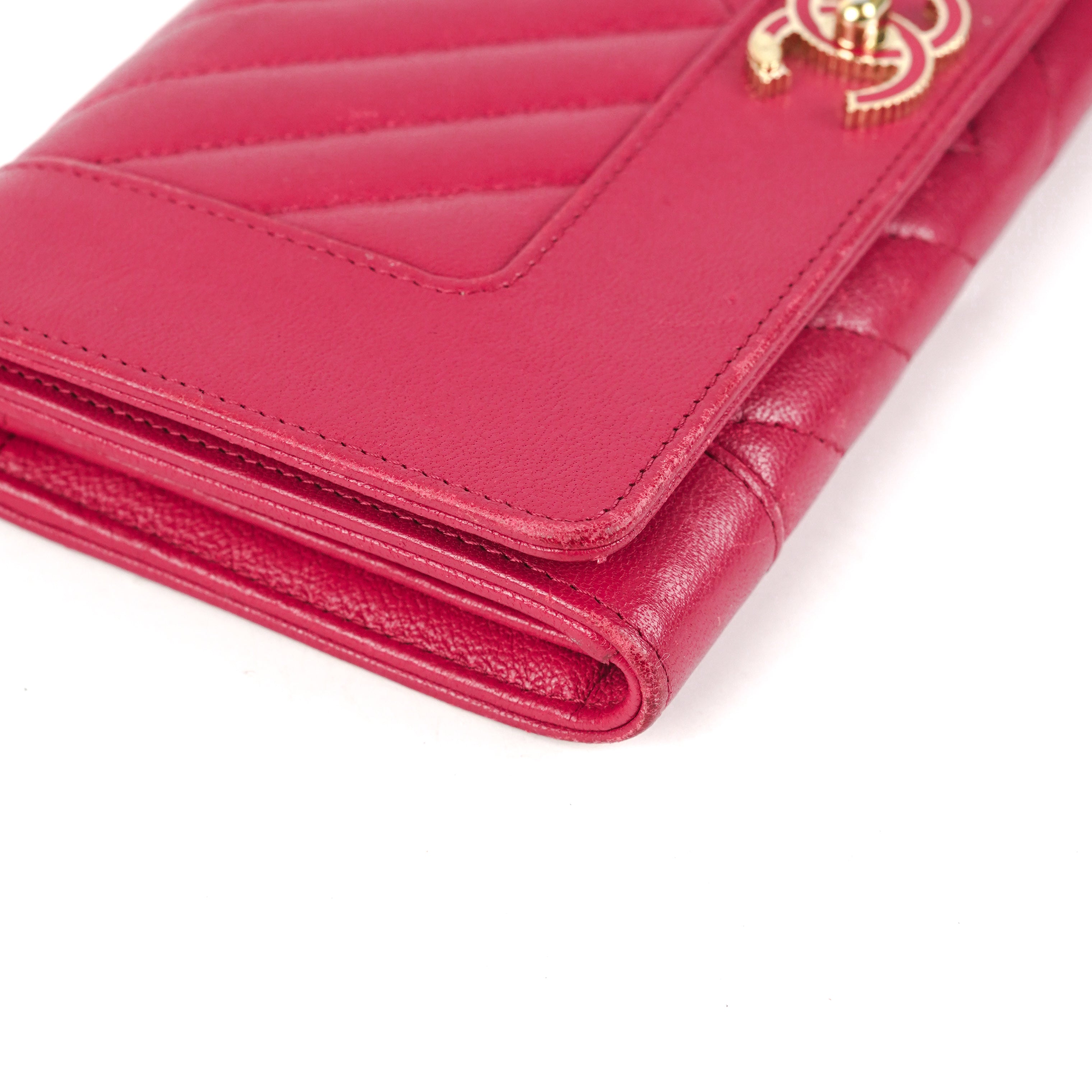 Chanel Chevron Quilted Lambskin Wallet in Pink - Luxury Designer Handbag for Women, Perfect for Everyday Use & Special Occasions
