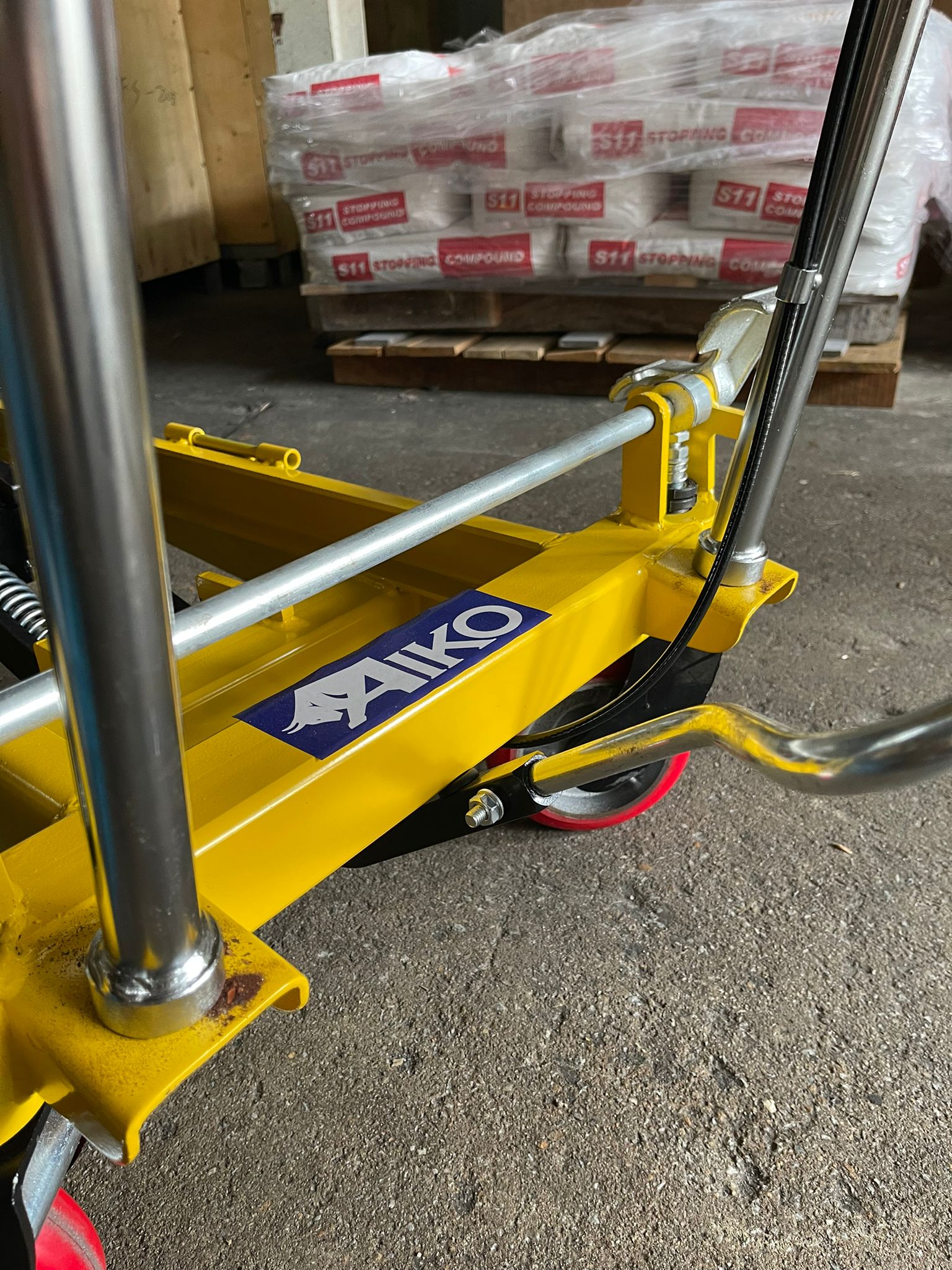 Aiko 1000kg Hydraulic Scissor Lift Table - Heavy Duty Workbench Lift with 1000mm Height (Model PT WP1000) - Ideal for Warehouse, Factory, and Workshop Material Handling