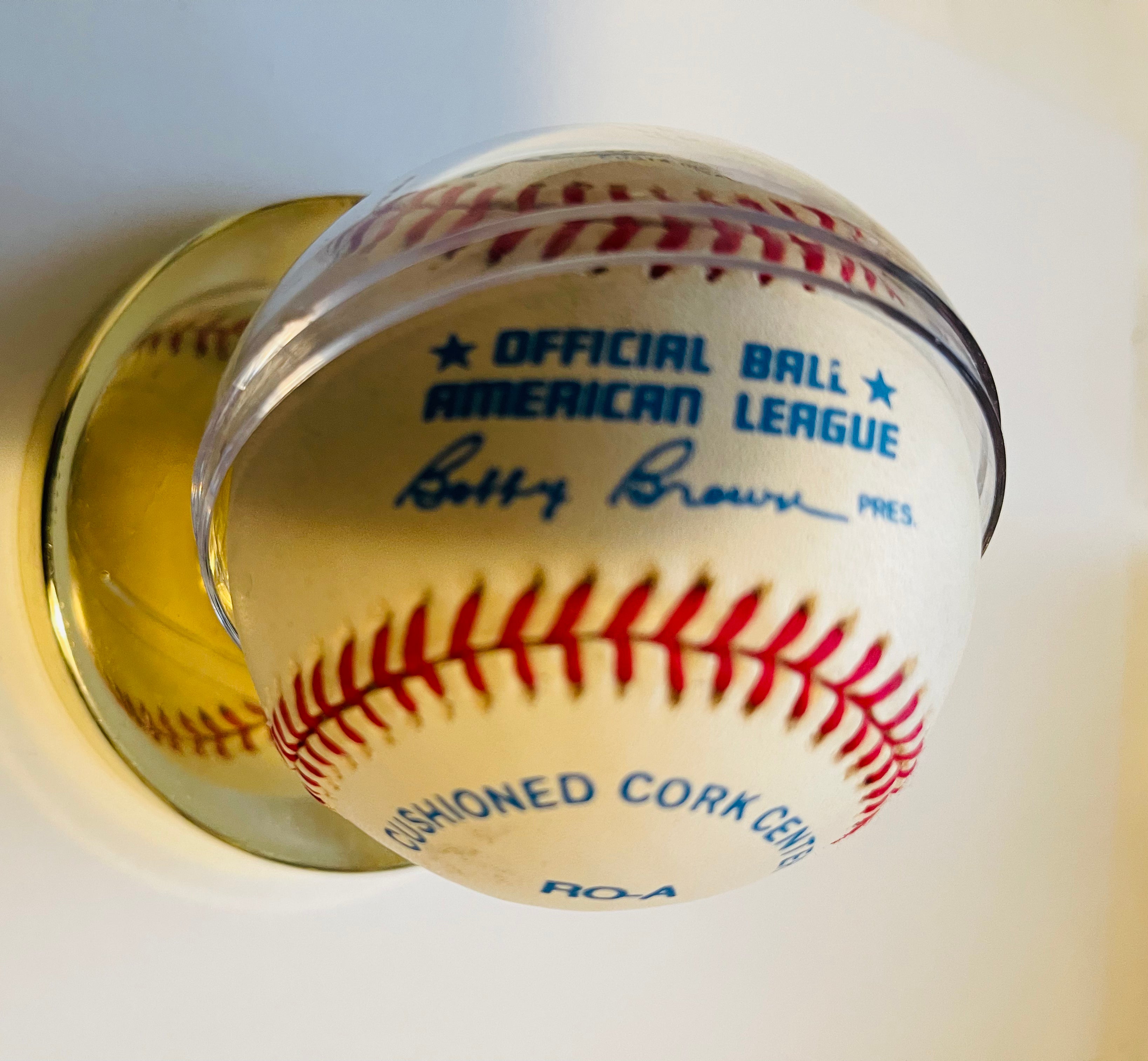 Roberto Alomar Autographed Baseball with Display Case and COA - Perfect for Collectors, Sports Memorabilia Enthusiasts, and Gift Giving