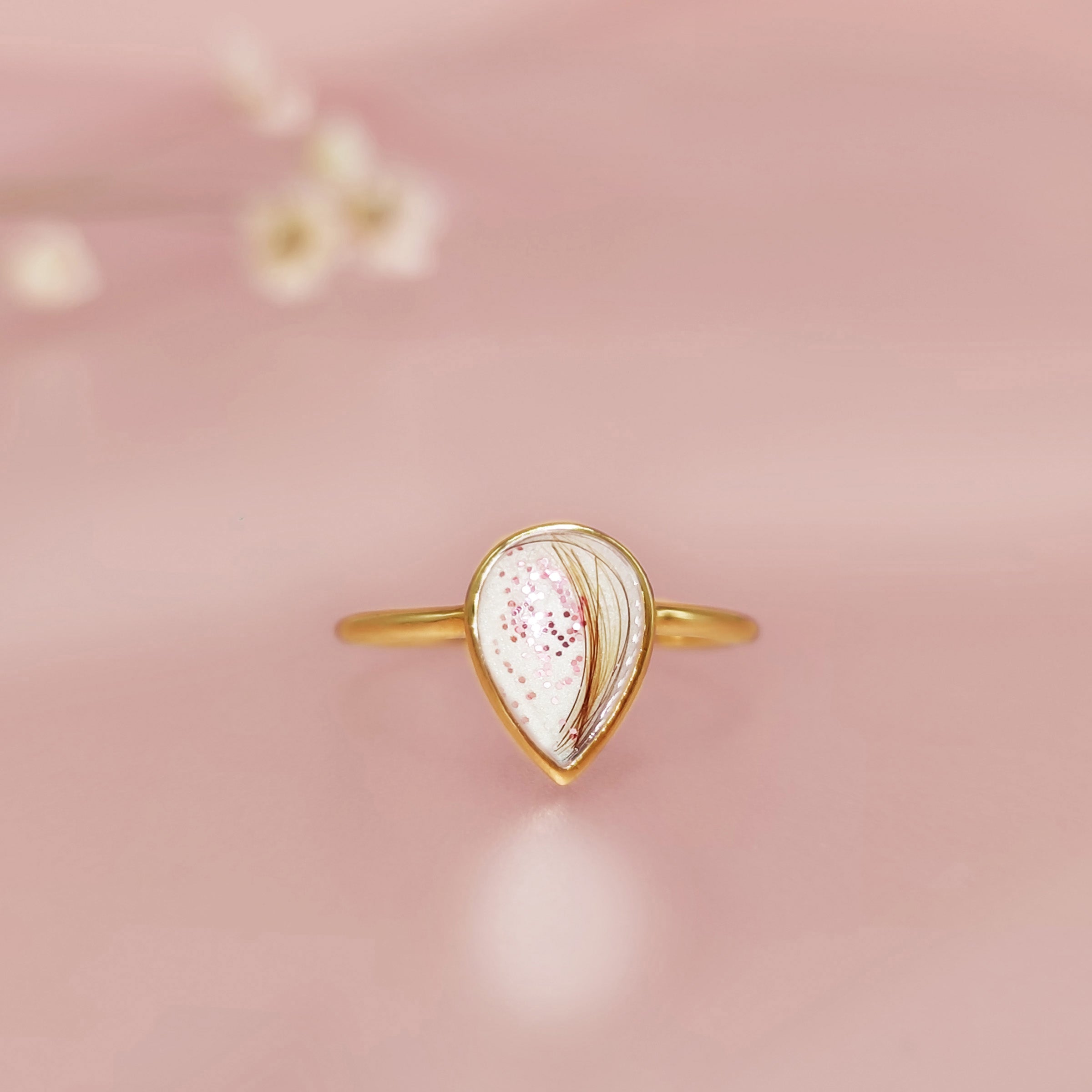 Classic Teardrop Gold Ring for Pet Hair & Fur Keepsake - Perfect for Pet Lovers & Memorial Jewelry Gifts