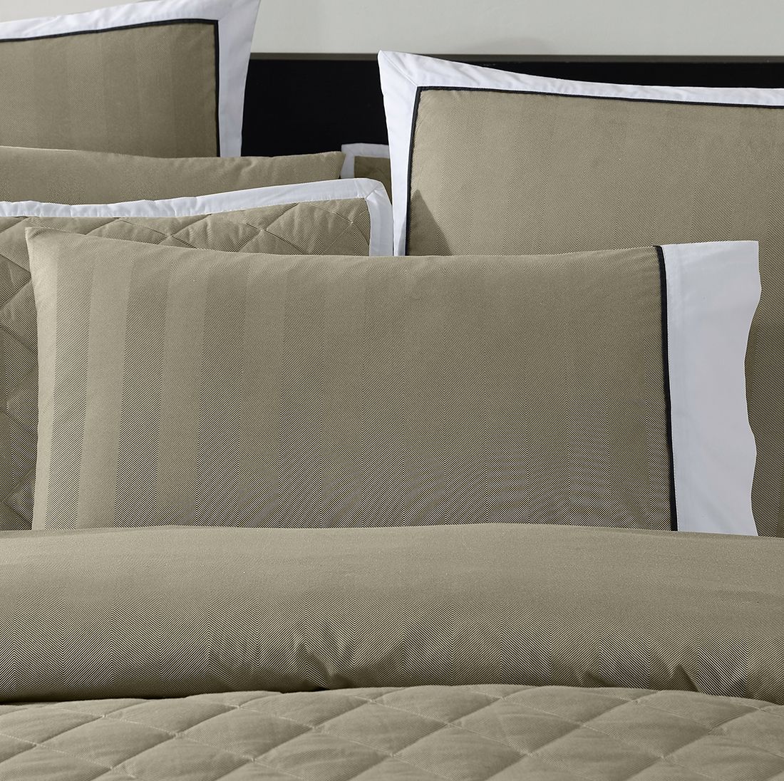 Luxury Essex Olive Quilt Cover Set by Logan & Mason - Premium Cotton Bedding for Master Bedroom & Guest Room Decor