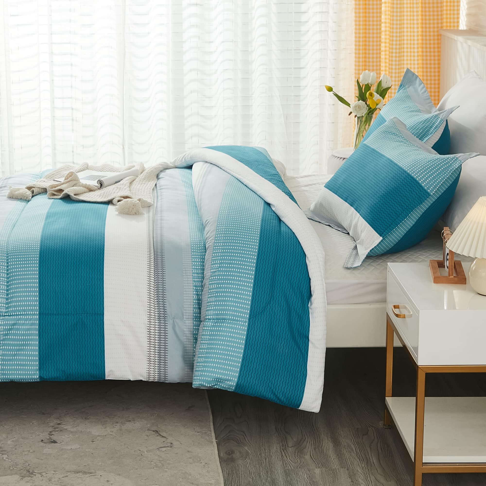 Litanika 3-Piece Full Comforter Set - Lightweight Fluffy Down Alternative Bedding in White & Teal (Comforter + 2 Pillow Shams) | All-Season Soft Microfiber Bedding for Cozy Sleep | Perfect for Guest Rooms, Dorms & Master Bedrooms