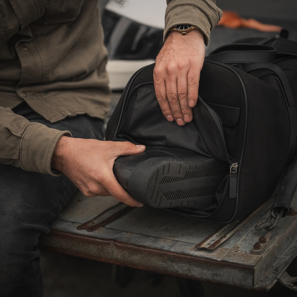 Ekster Travelteq Weekender Bag - Premium Leather Duffle for Men & Women - Perfect for Weekend Getaways, Business Trips & Gym Use